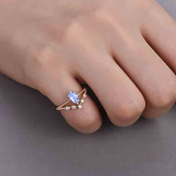 Vintage Moonstone Engagement Ring for Women - Rose Gold Split Shank with Milgrain Detailing - Perfect for Weddings, Anniversaries & Romantic Gift Giving