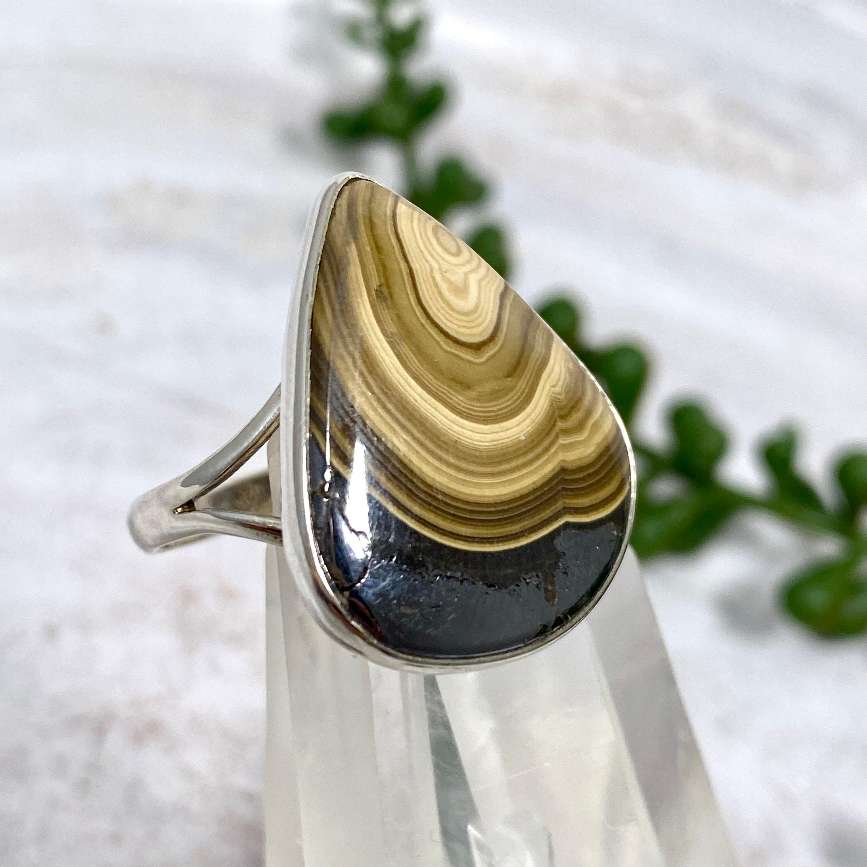 10K Gold Teardrop Ring with Schalenblende Gemstone - KRGJ1645 | Elegant Jewelry for Women, Perfect for Weddings, Parties & Special Occasions