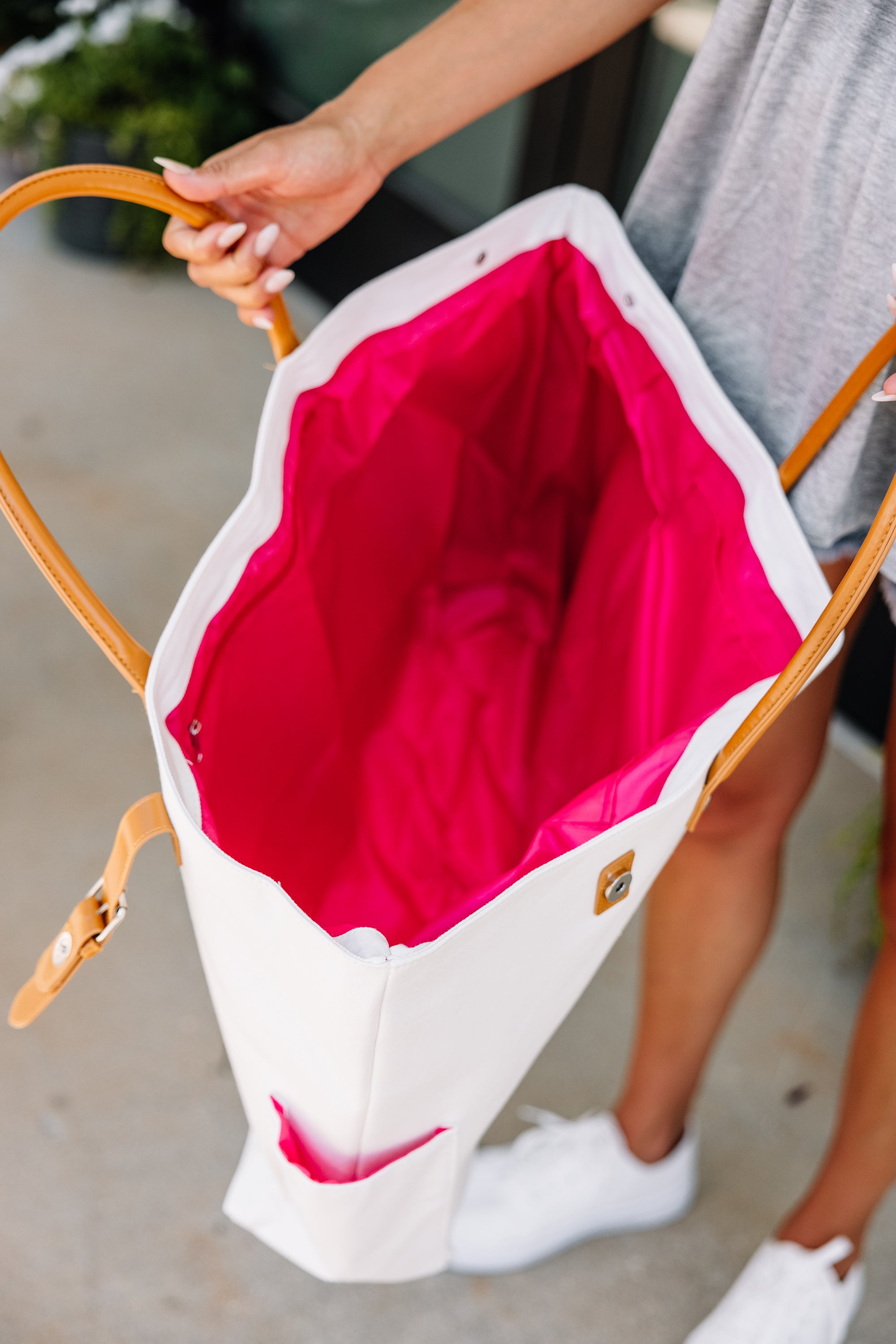 Stylish White Beach Tote Bag for Women - Large Capacity Summer Vacation Bag - Perfect for Beach Trips, Poolside Lounging & Shopping