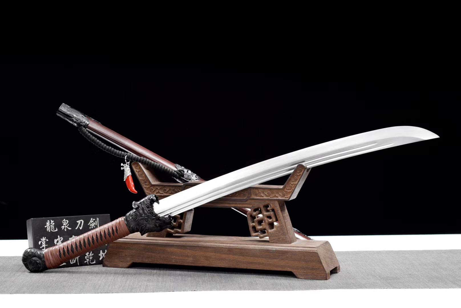 Chinese Sword - Dragon Tiger Broadsword with High Carbon Steel Blade & Leather Scabbard - Sharp Martial Arts Weapon for Training, Display, and Cosplay