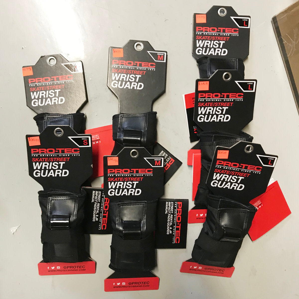 Protec Wrist Guards for Skateboarding - Protective Gear for Wrist Support & Injury Prevention - Ideal for Skateboarders, Roller Skaters & Extreme Sports Enthusiasts