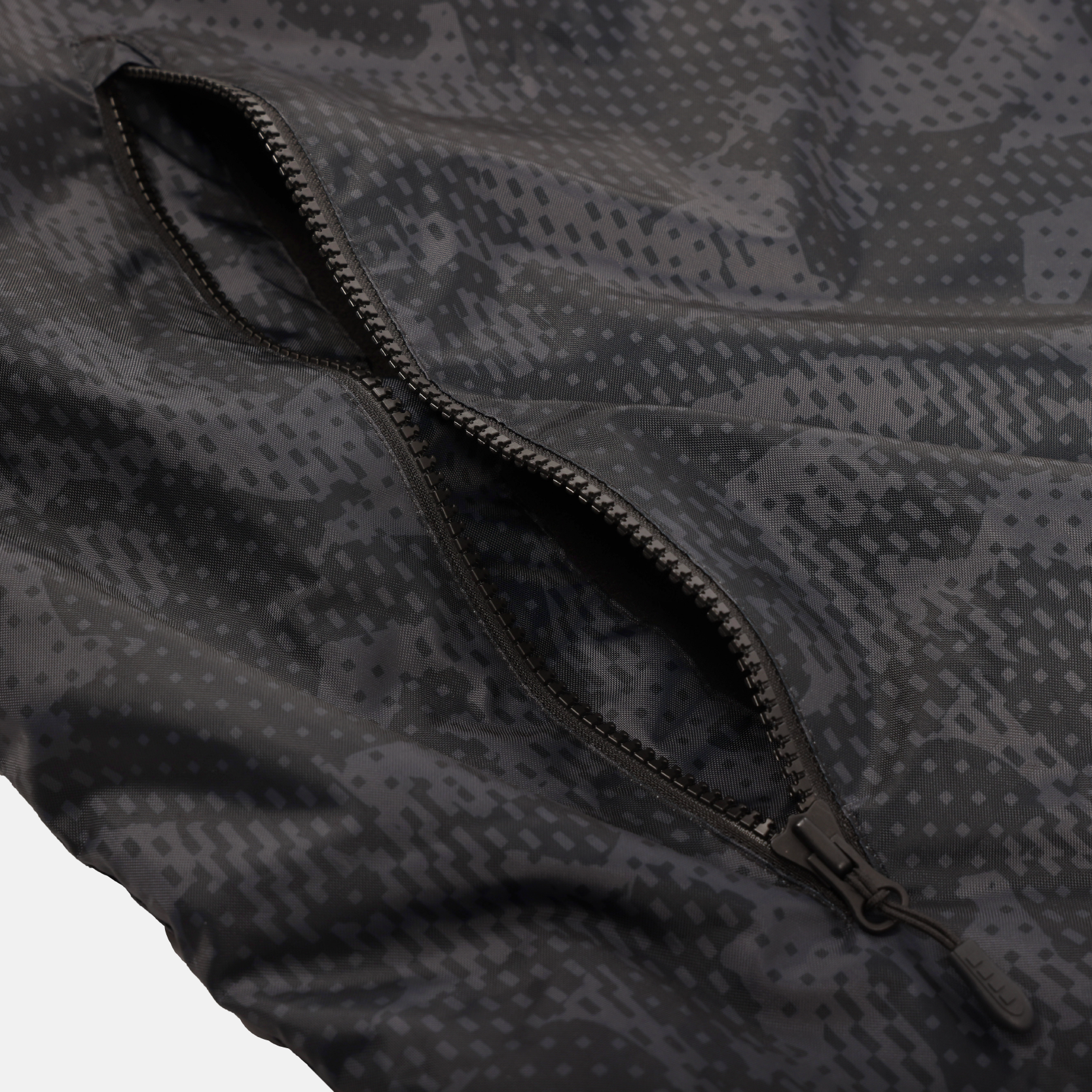 Unisex Adult Camouflage Print Blanket Jacket - Stylish & Warm Outerwear for Outdoor Adventures, Camping, and Casual Wear