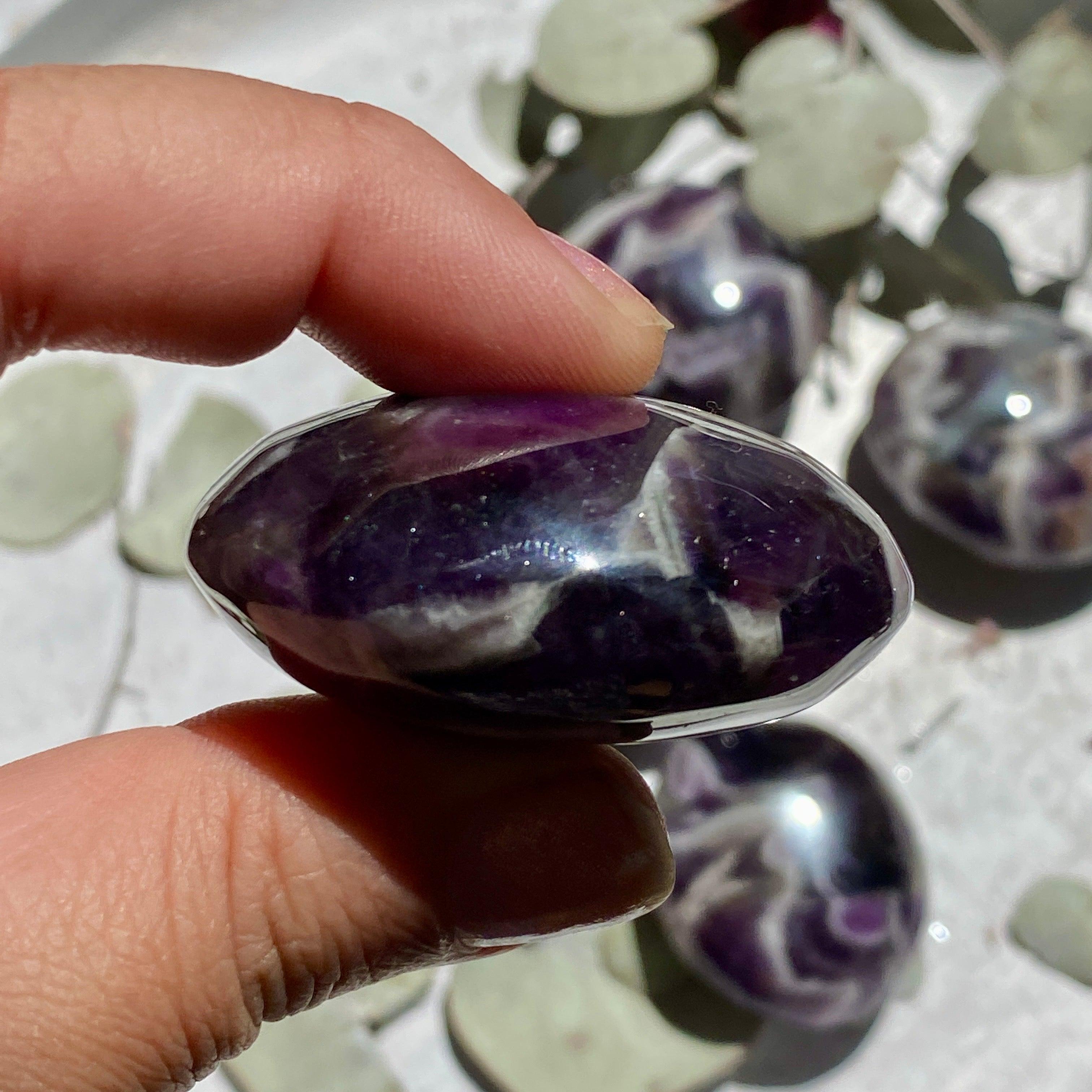 Chevron Amethyst Palm Stone - Natural Healing Crystal for Meditation, Stress Relief & Spiritual Growth - Perfect for Yoga, Reiki & Home Decor
