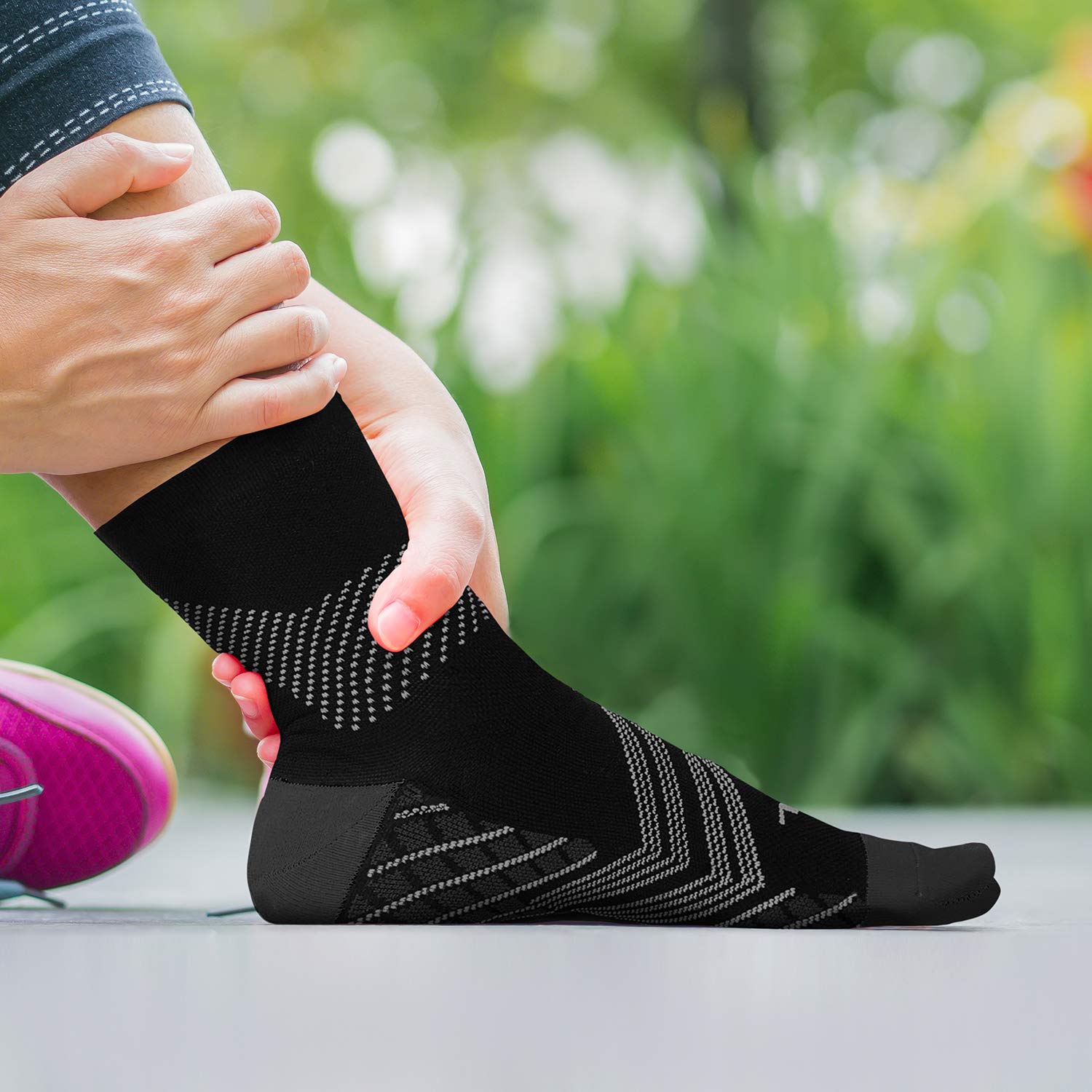TechWare Pro Plantar Fasciitis Socks for Women & Men - Cushioned Ankle Compression Socks with Arch Support & Achilles Tendonitis Relief - Ideal for Running, Hiking, and Daily Comfort