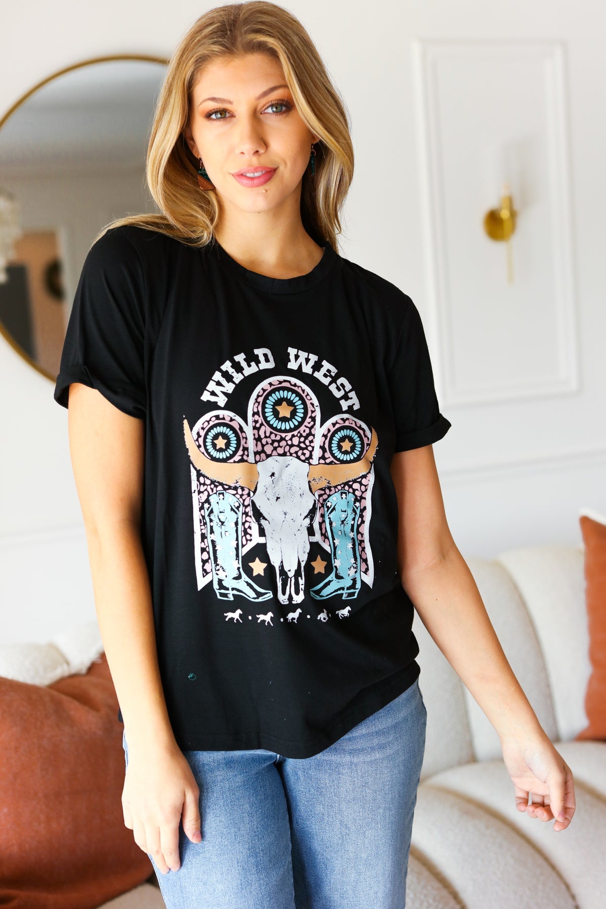 Wild West Graphic Cotton T-Shirt for Men & Women - Vintage Western Style Black Tee - Perfect for Casual Wear, Cowboy Parties & Western Themed Events