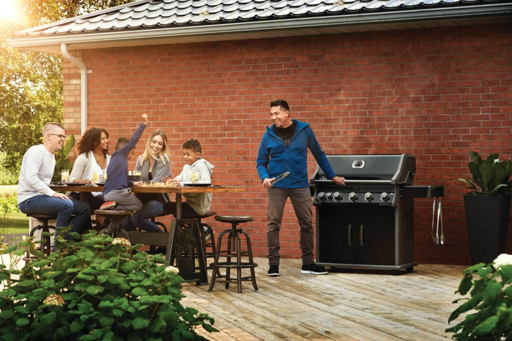 Napoleon Rogue XT Black 625 sq in Gas Grill with Infrared Side Burner - RXT625SIBPK - Perfect for Backyard BBQs, Patio Cooking & Outdoor Entertaining