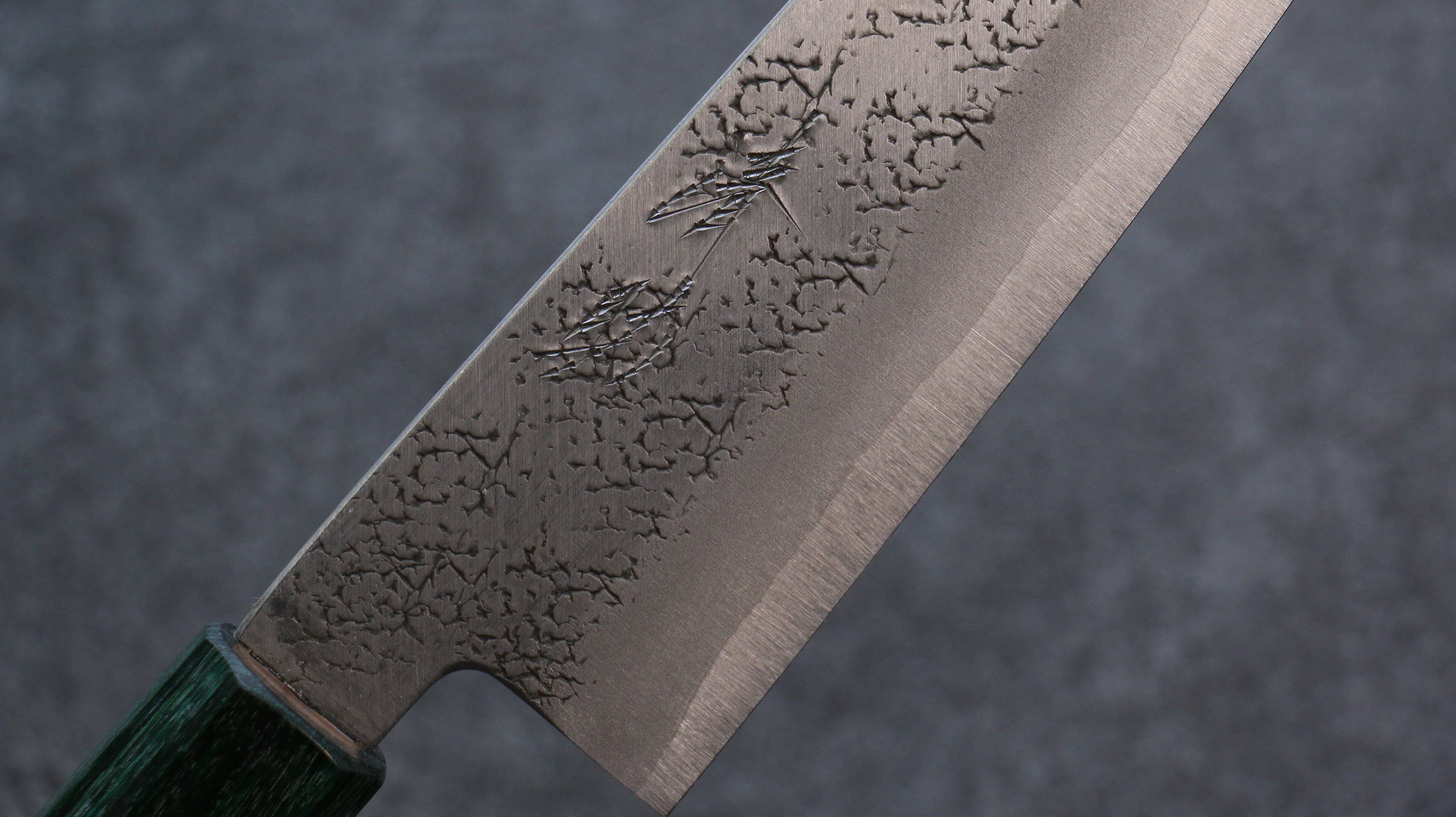 Premium Seisuke Blue Super Hammered Santoku Knife 165mm - Walnut Handle with Double Green Pakka Wood - Japanese Chef Knife for Slicing, Dicing & Chopping Vegetables, Meat & Fish - Perfect for Home Cooks & Professional Kitchens
