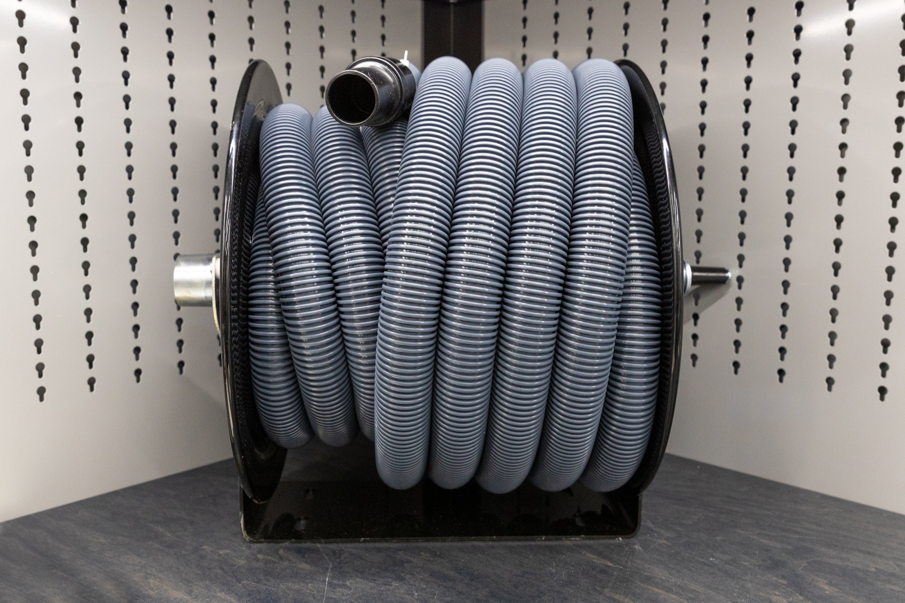 High-Quality Coxreels Vacuum Hose Reel for Industrial & Home Use - Durable Retractable Air Hose Storage Solution for Workshops, Garages & Cleaning