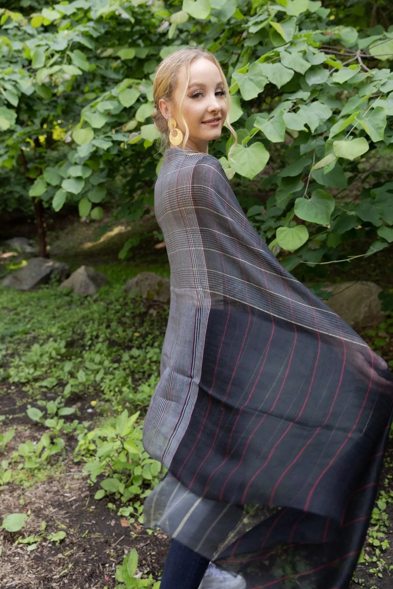 Stylish Plaid Patterned Reversible Scarf - Soft Winter Fashion Accessory for Women & Men - Perfect for Cold Weather, Office Wear & Holiday Outfits