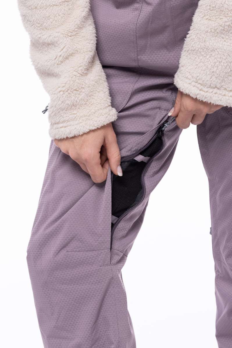 686 Women's Black Magic Insulated Snow Bib Pants - Waterproof Winter Ski Pants for Women (2023) - Perfect for Skiing, Snowboarding & Cold Weather Outdoor Activities