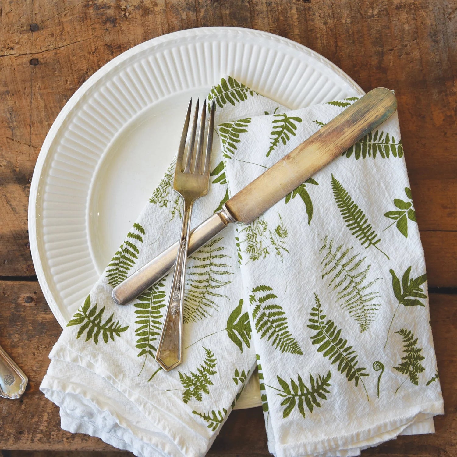 Fallen Ferns Napkins - Set of 4 Cotton Dinner Napkins for Formal Dining, Holiday Parties & Home Decor | Eco-Friendly Table Linens