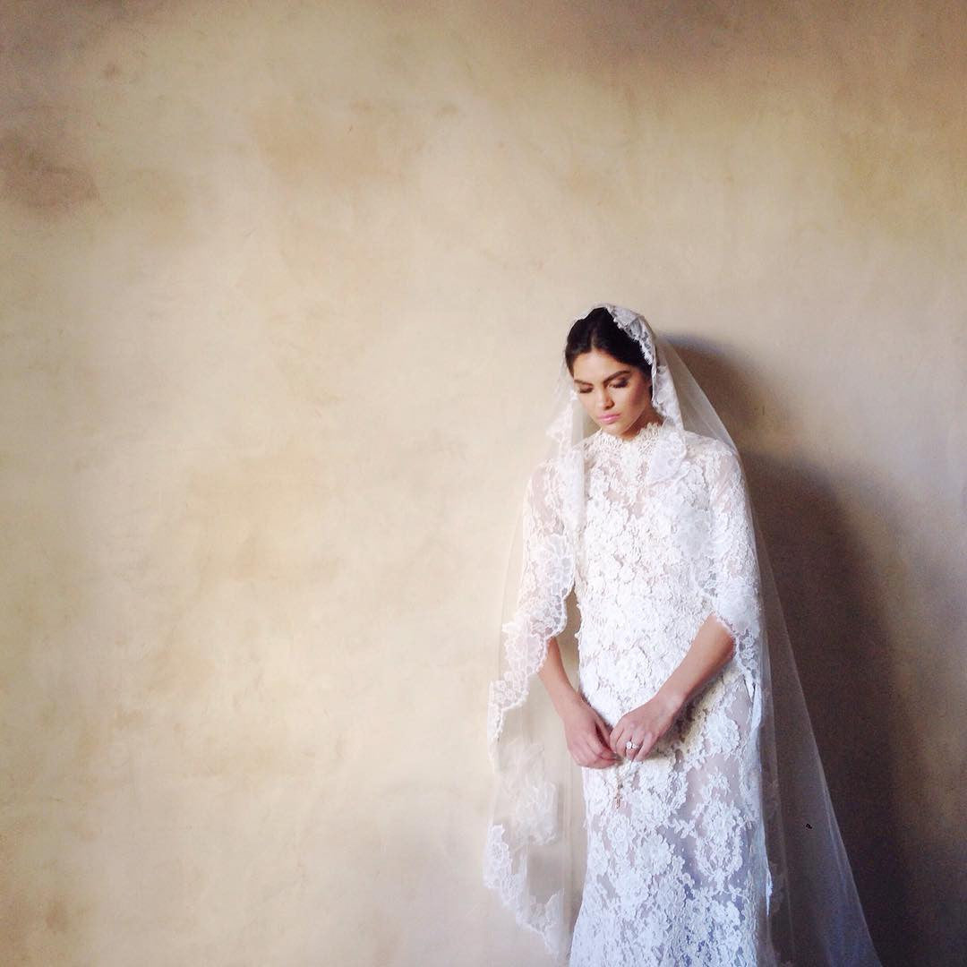 Roseline French Lace Bridal Veil - Ivory or Off White Wedding Veil for Bride | Perfect for Church Ceremony, Outdoor Wedding & Photoshoots