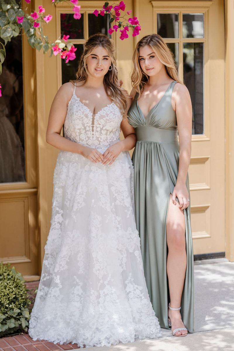 Allure Bridals Couture Wedding Dress C651 - Elegant Lace A-Line Gown for Brides, Perfect for Church, Beach & Destination Weddings