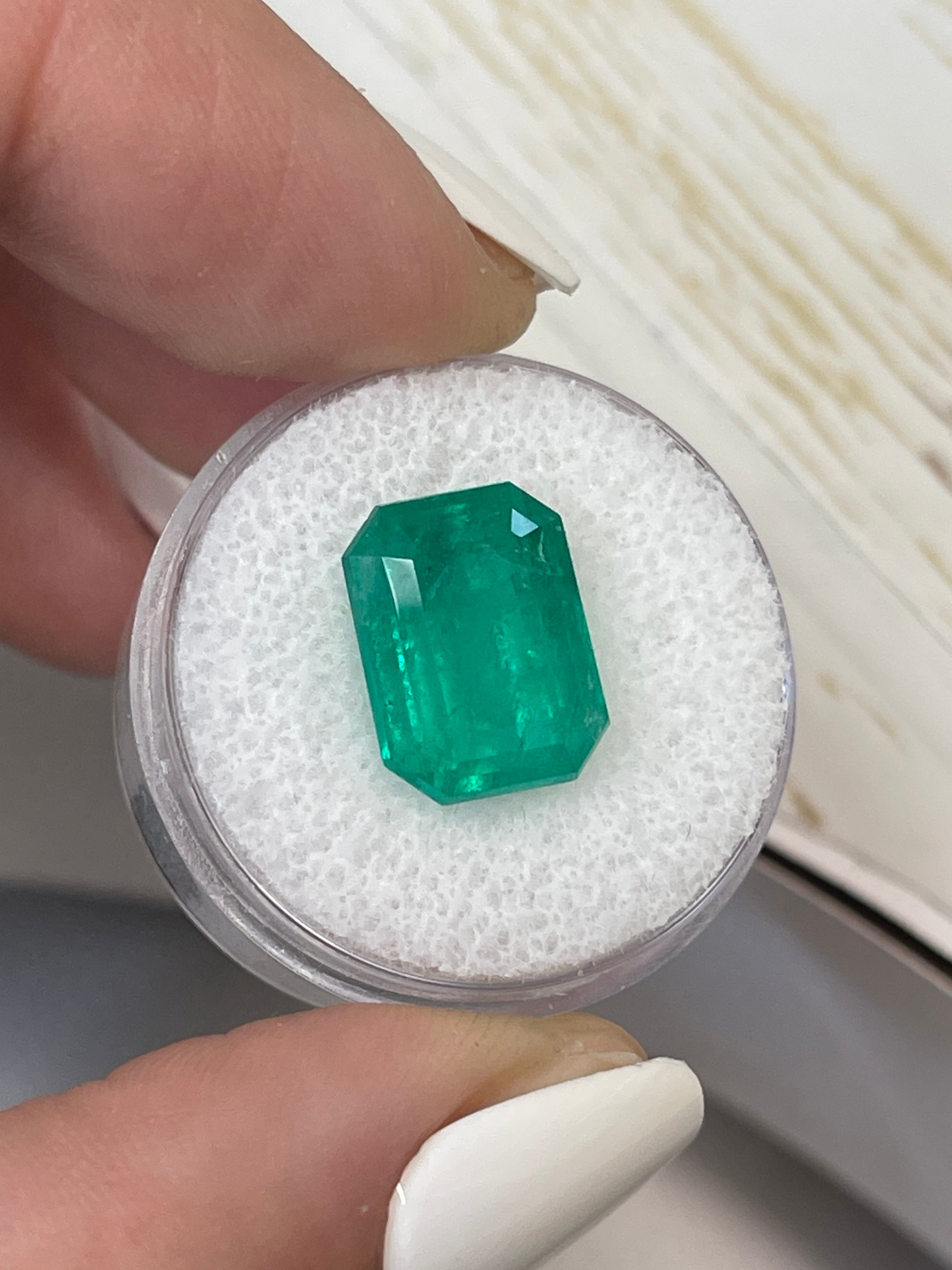 7.64 Carat 13x10mm Loose Colombian Emerald Gemstone - Emerald Cut for Jewelry Making, Engagement Rings & Luxury Gifts