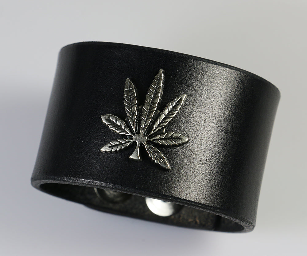 Stylish Cannabis Leaf Leather Wristband for Men & Women - Trendy Adjustable Bracelet for Festival, Rave, and Everyday Wear