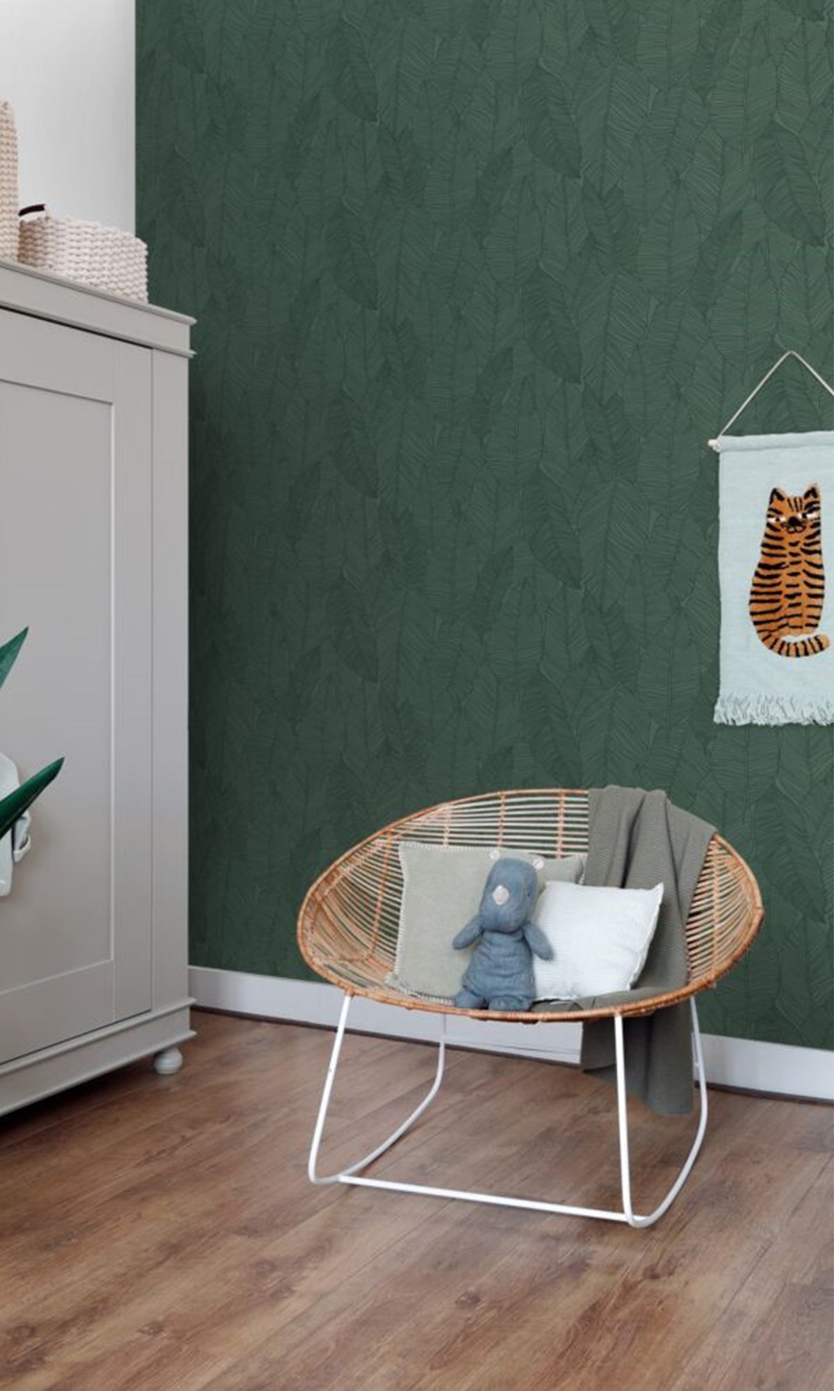 Dark Green Botanical Leaf Wallpaper Roll - Hand-Drawn Pen Design (R9422) for Living Room, Bedroom & Office Decor