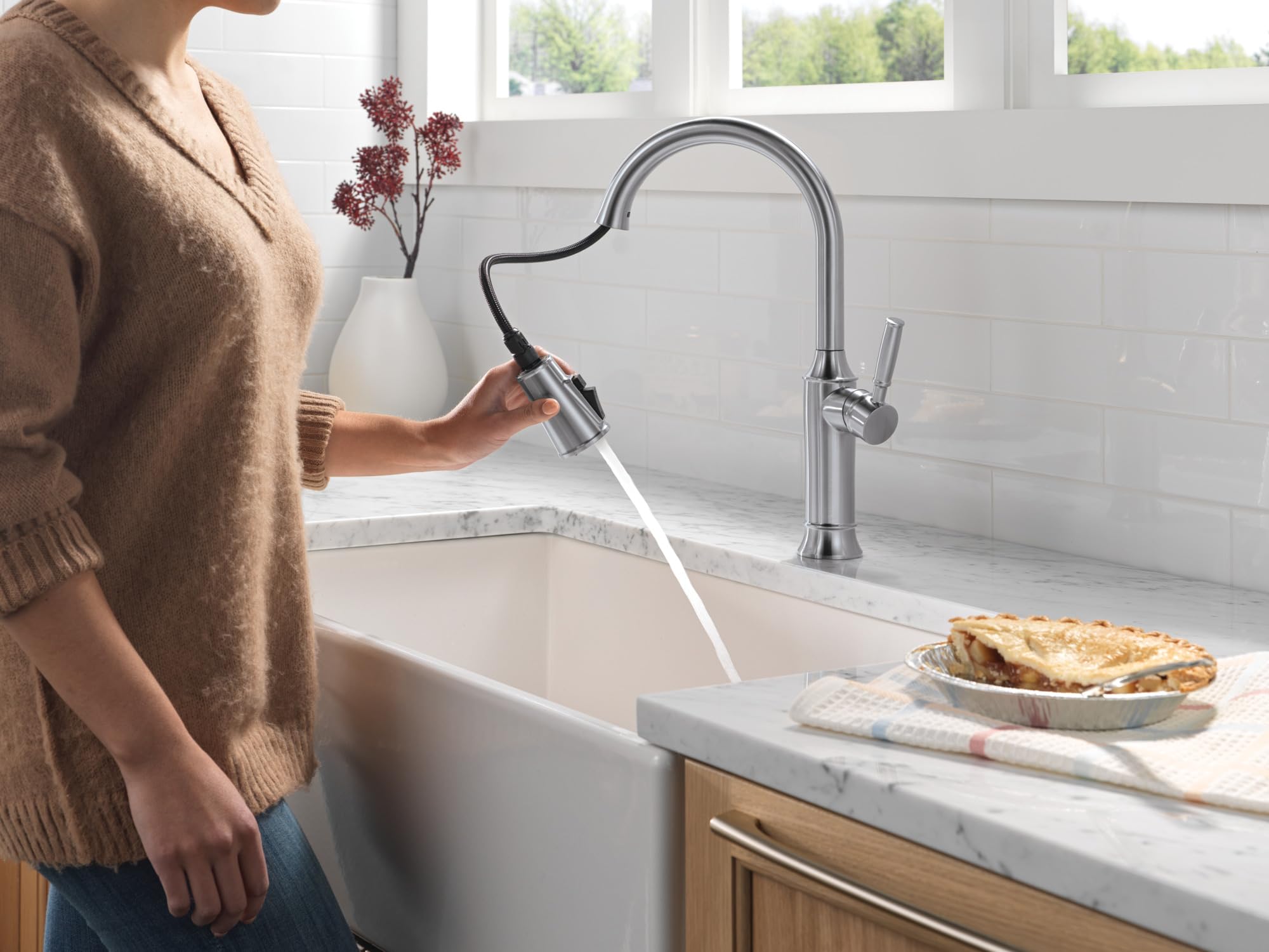 Delta Renaldi Pull-Down Kitchen Faucet with ProClean Sprayer - Brushed Nickel Finish, Lumicoat Arctic Stainless (Model 9184-AR-PR-DST) - Perfect for Modern Farmhouse & Contemporary Kitchen Sinks