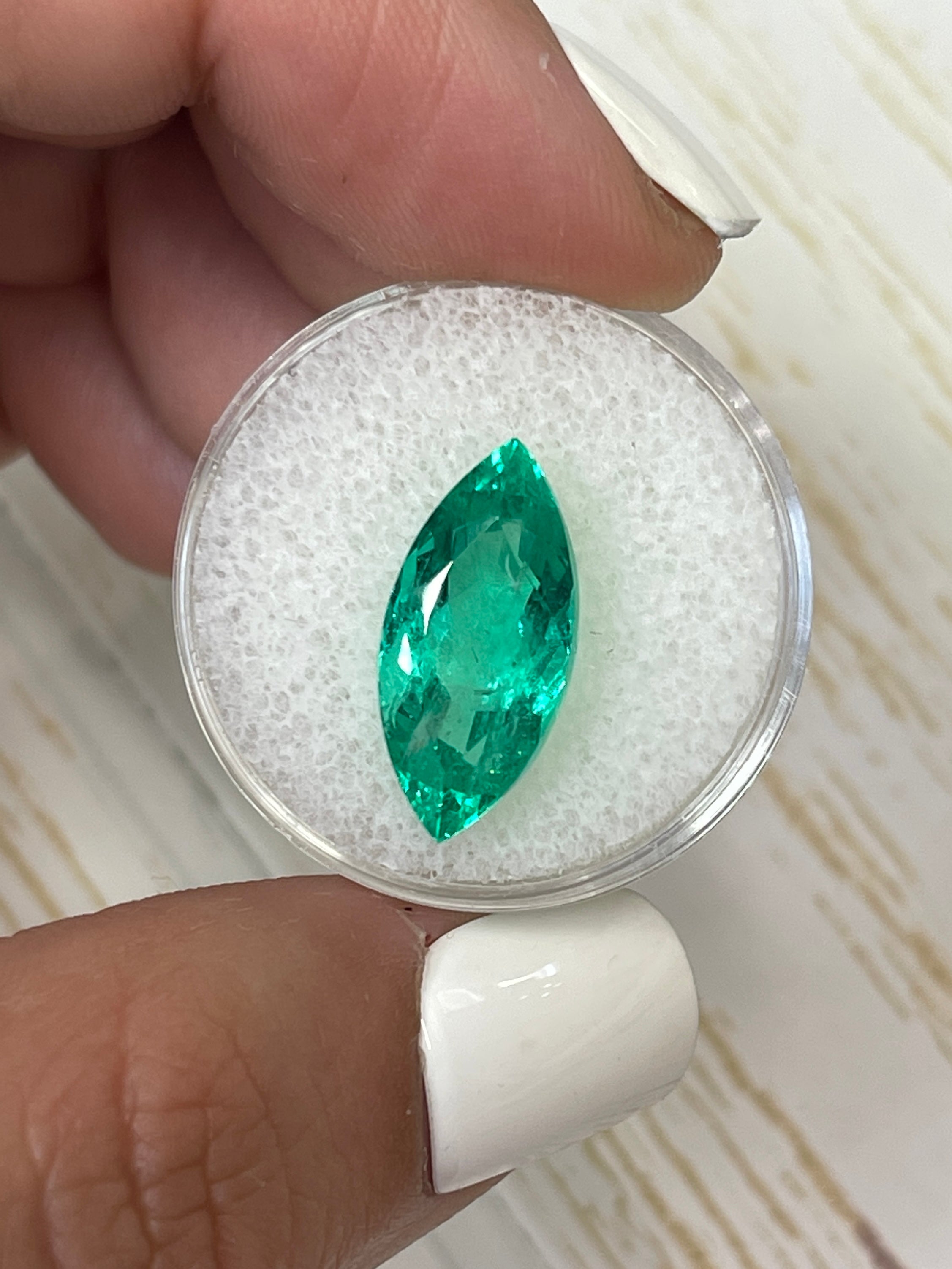 6.84 Carat 18.5x9mm Natural Colombian Green Emerald Marquise Cut Loose Gemstone for Jewelry Making - Perfect for Engagement Rings, Pendants & Earrings