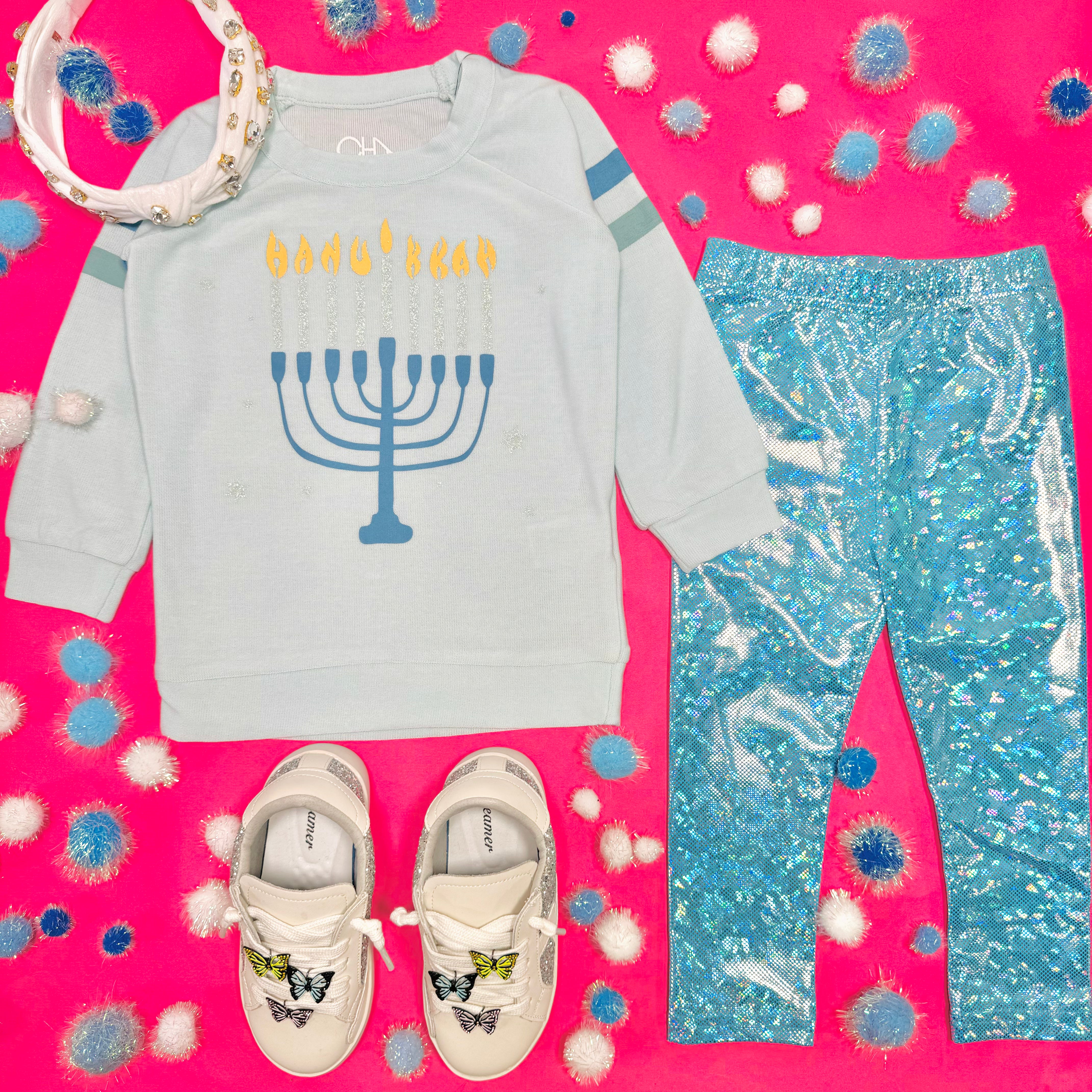 Hanukkah Sweatshirt - Cozy Menorah & Star of David Design for Hanukkah Celebrations - Perfect for Holiday Parties, Family Gatherings & Festive Winter Wear