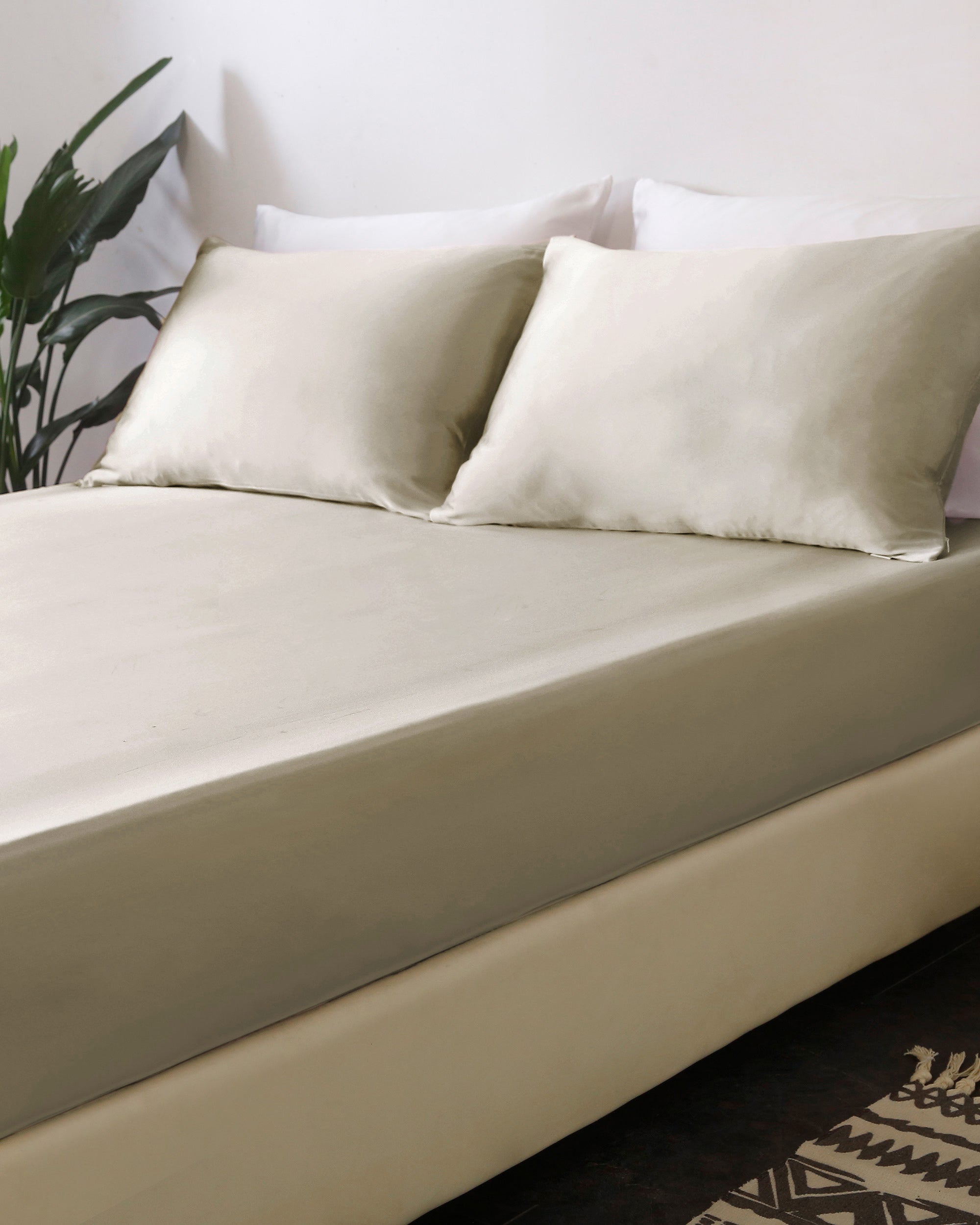 22 MM 3-Piece Fitted Sheet Set - Soft & Deep Pocket Bed Sheets for Queen Size Mattress - Breathable & Wrinkle-Free - Perfect for Bedroom, Guest Room & Dorm Essentials