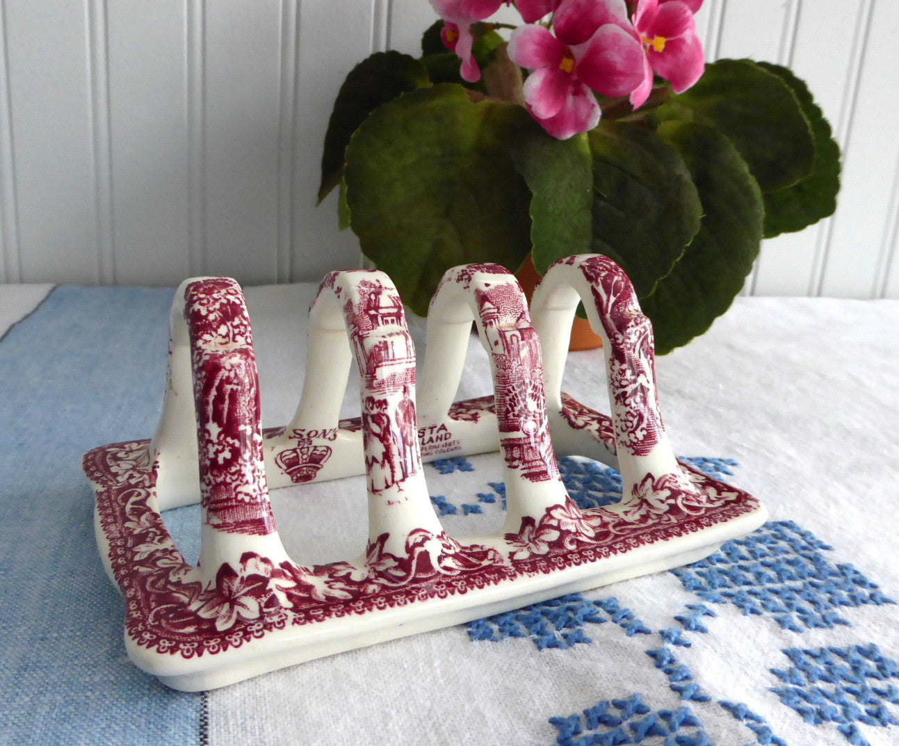 Vintage 1950s Mason's Vista Red Transferware Toast Rack - Elegant Toast Holder for Tea Parties, Letters Design, Ironstone Material | Perfect for English Breakfast, Afternoon Tea & Vintage Tableware Collections