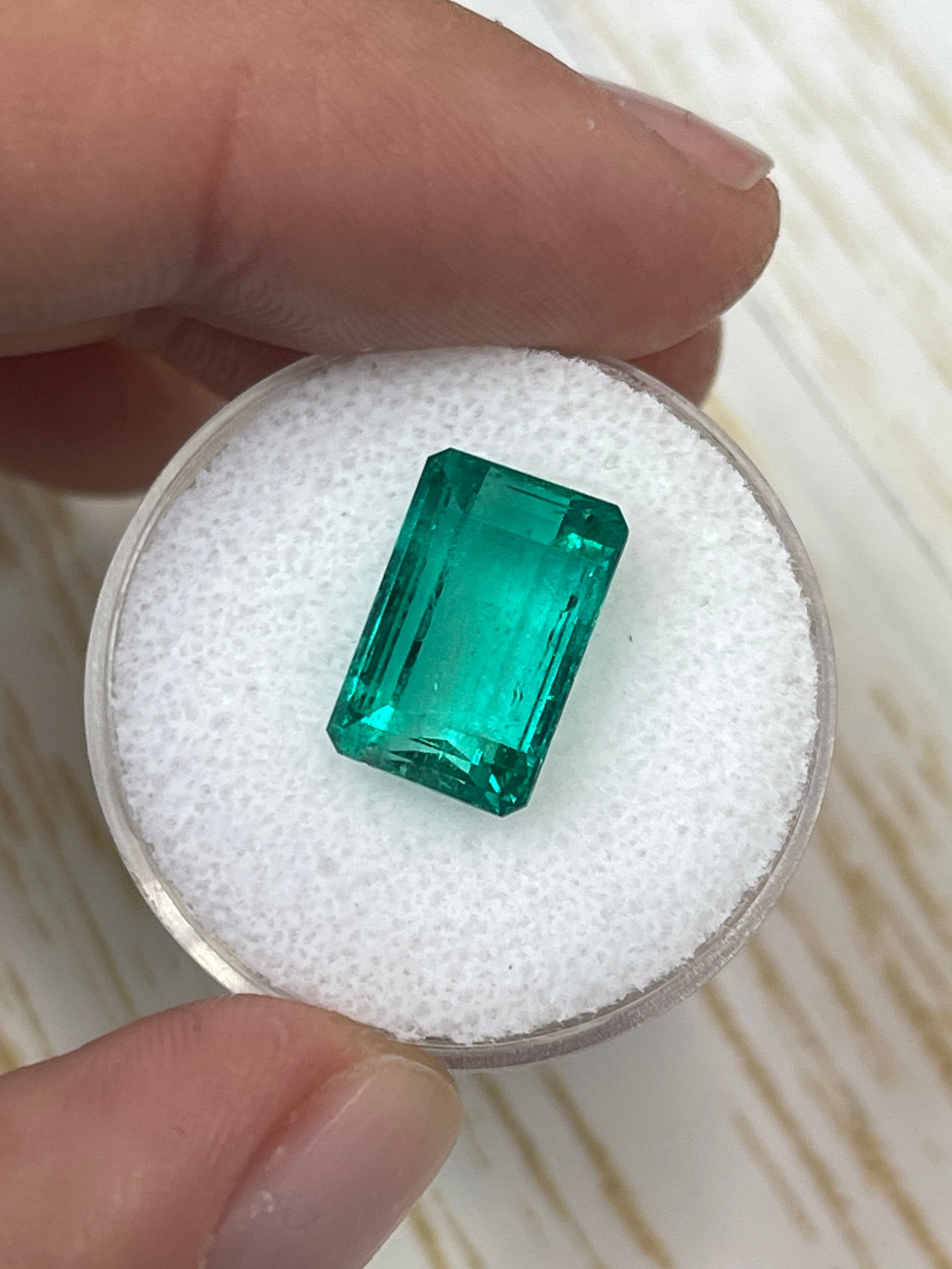 5.63 Carat 13x8mm VS Bluish Green Natural Loose Colombian Emerald Gemstone - Emerald Cut for Jewelry Making, Engagement Rings & Luxury Gifts