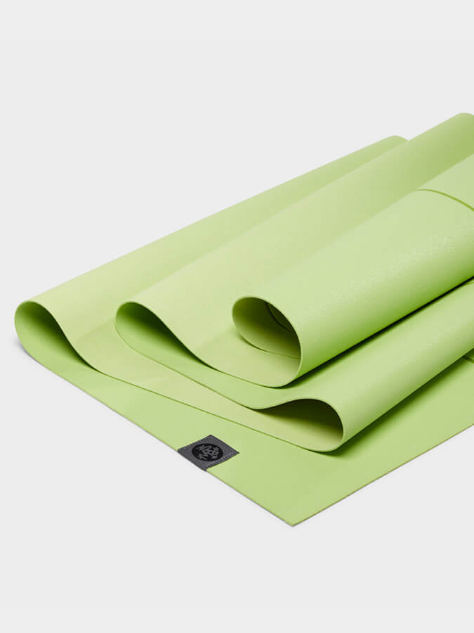 Manduka eKO SuperLite Travel Yoga Mat 1.5mm - Eco-Friendly & Lightweight for Yoga, Pilates & Travel - Perfect for Home, Studio & Outdoor Workouts