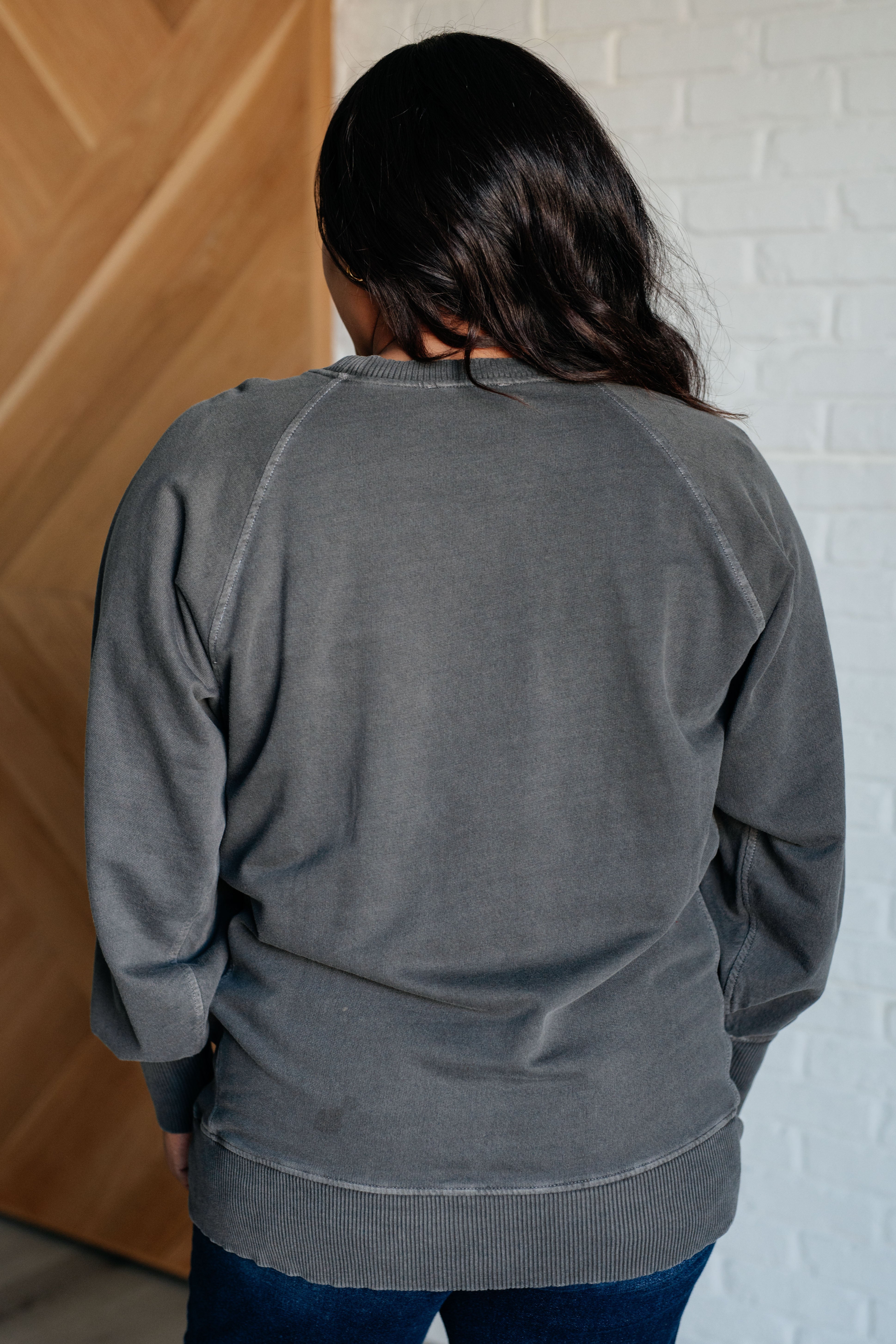 Best-Selling Black Sweatshirt for Men & Women - Soft & Comfortable Pullover Hoodie for Casual Wear, Gym, and Outdoor Activities