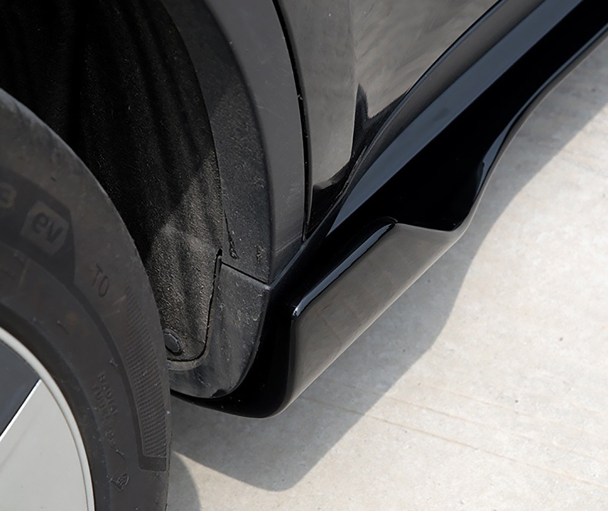 High-Quality ABS Plastic Side Skirts for Tesla Model Y 2020-2023 - Durable & Stylish Car Body Kit - Perfect for Sporty Look & Vehicle Protection