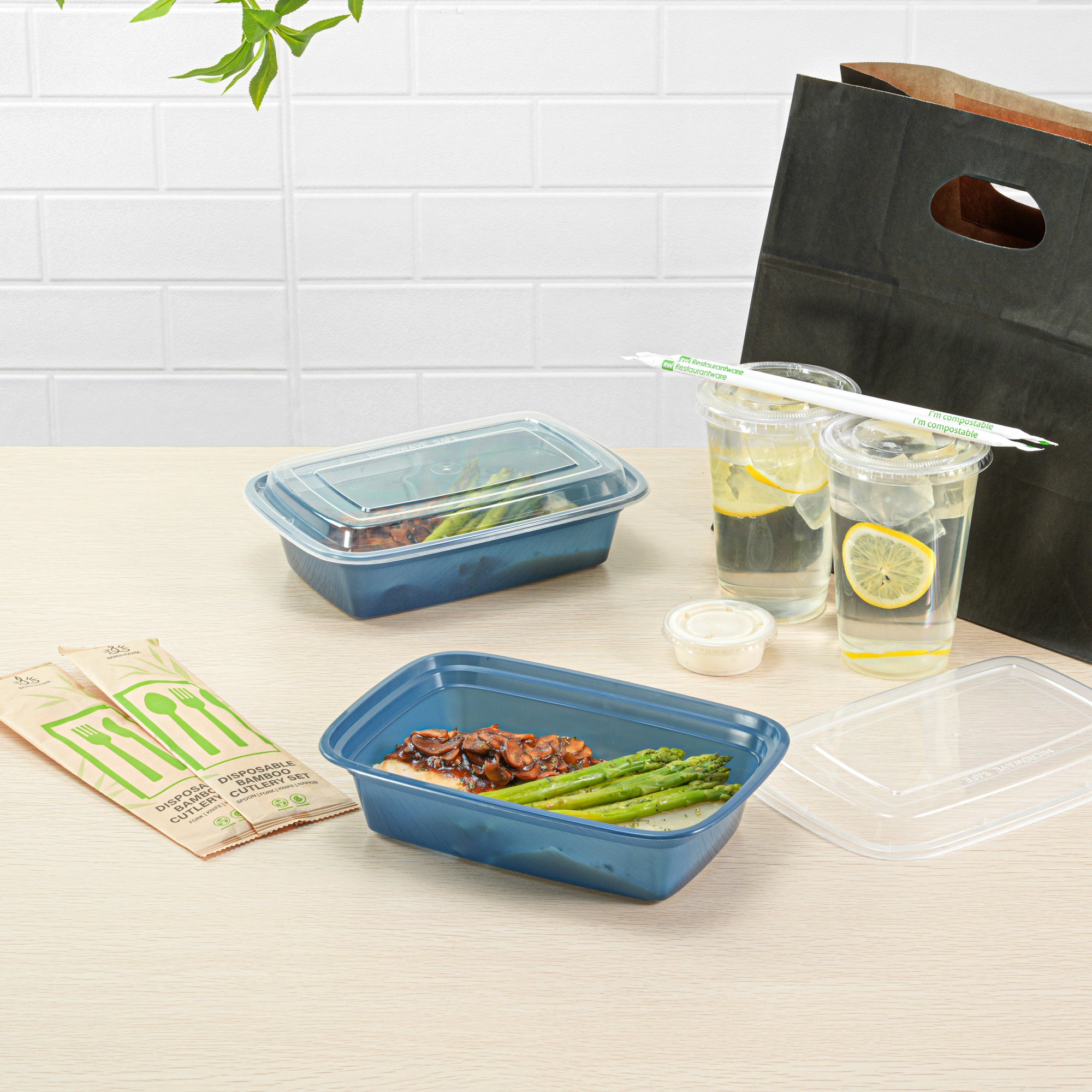 38 oz Rectangle Midnight Blue Plastic To Go Containers with Clear Lids - 100 Pack (8.75