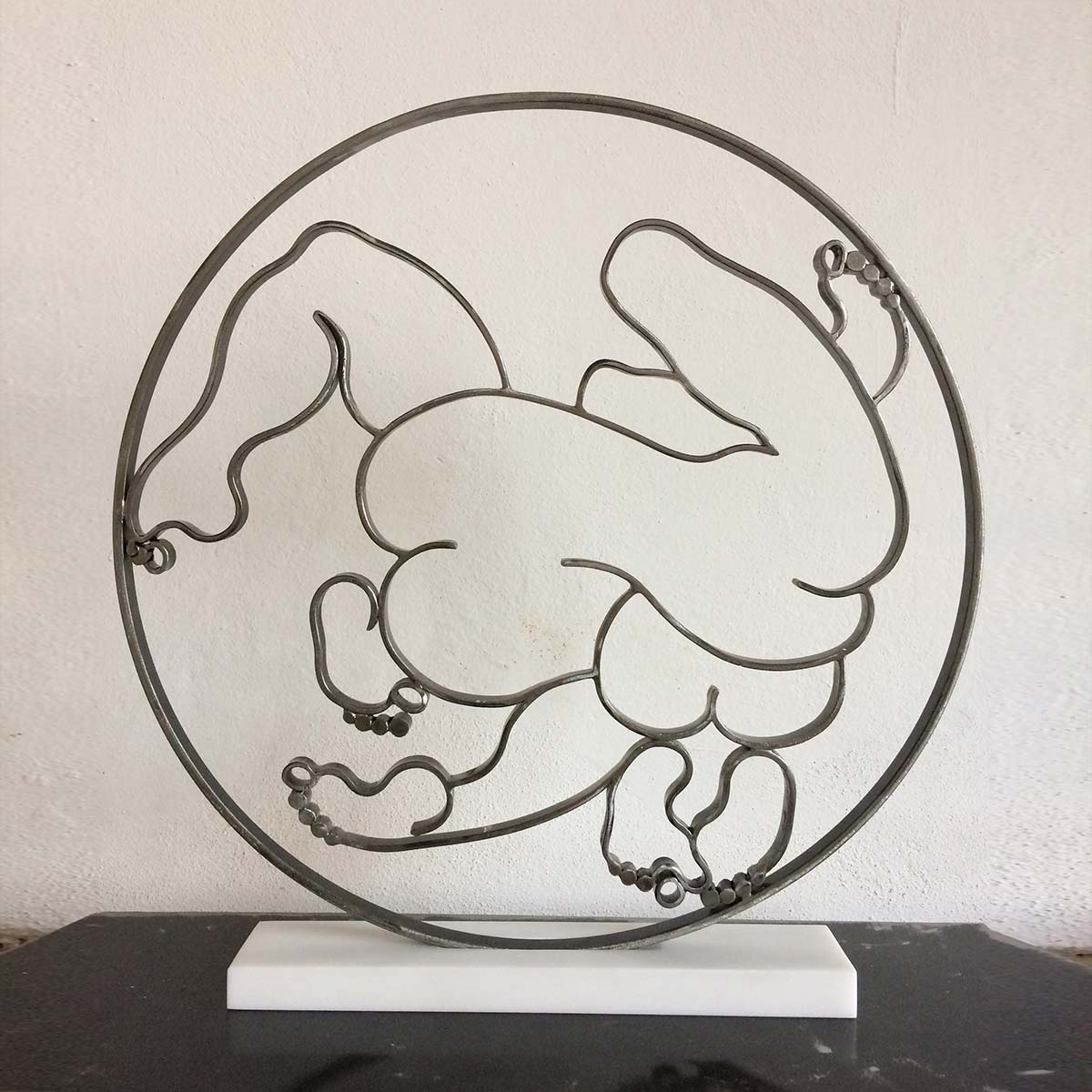 Elegant White Carrara Marble Iron Sculpture - Handcrafted Home Decor for Living Room, Office & Garden