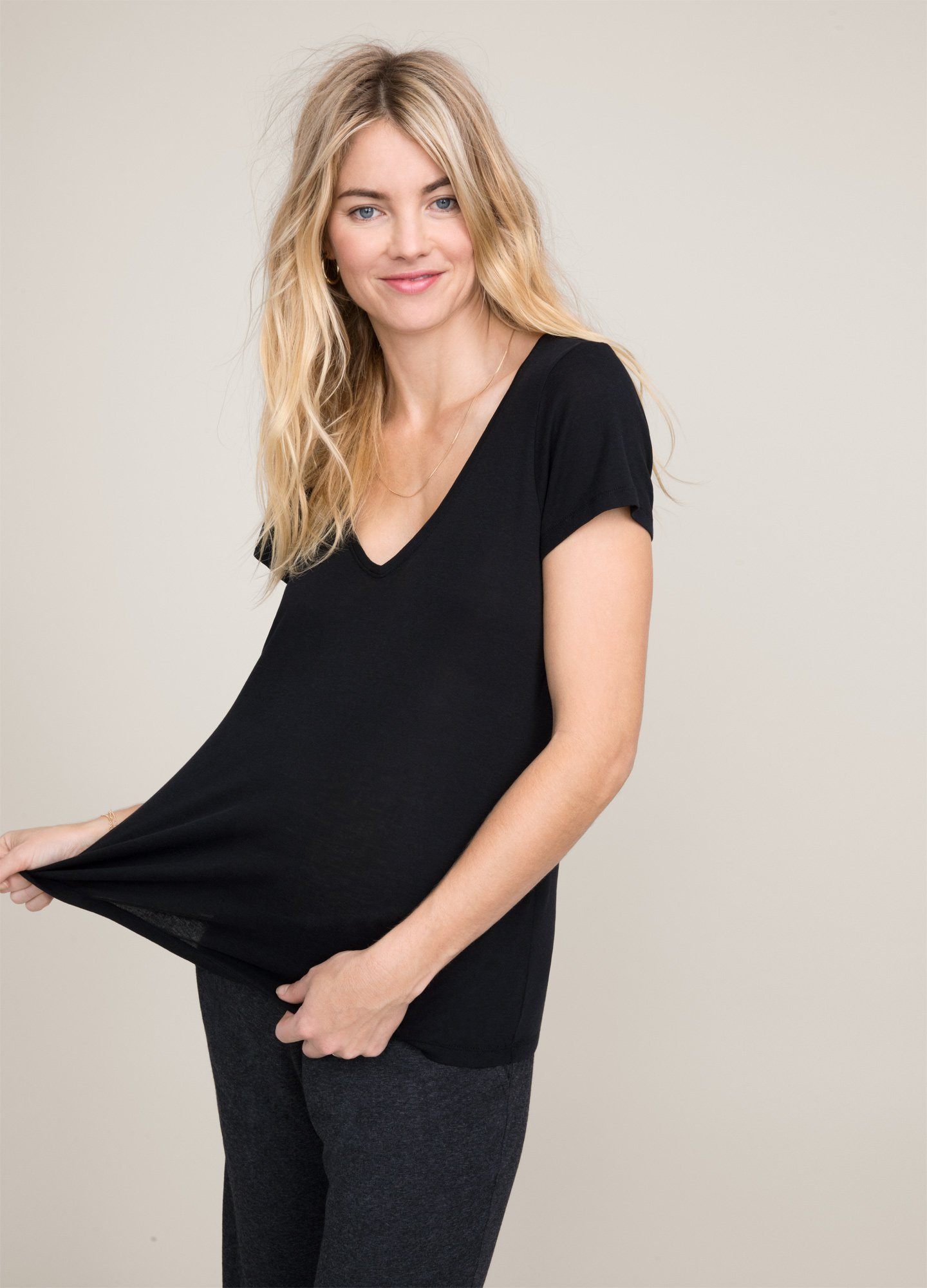 Premium Fitted V-Neck T-Shirt for Men & Women - Soft Cotton Comfort Fit Tee - Perfect for Casual Wear, Layering & Everyday Outfits