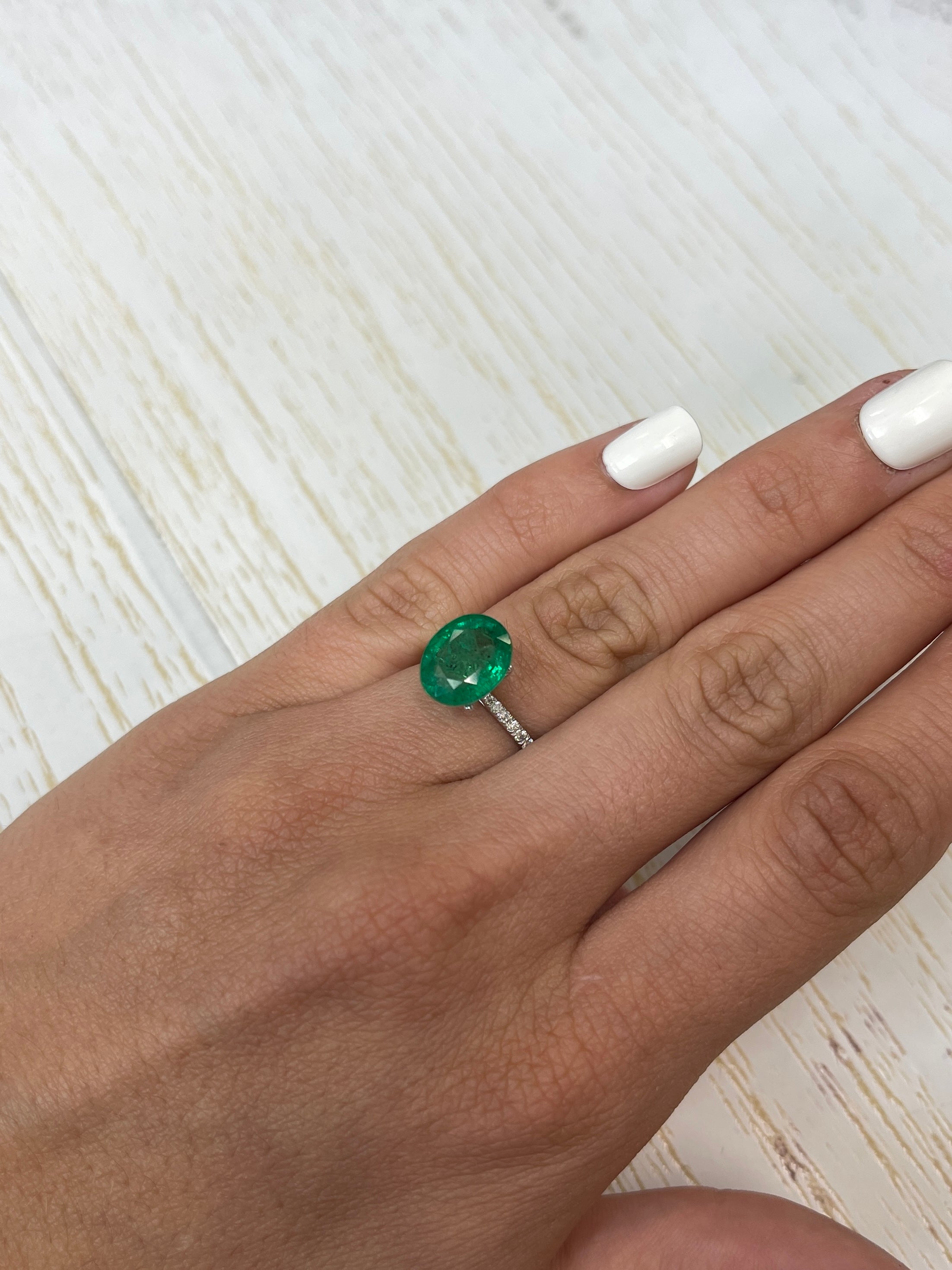 4.80 Carat 12x9.5mm Natural Zambian Emerald Oval Cut Loose Gemstone for Jewelry Making - Engagement Rings, Necklaces & Earrings