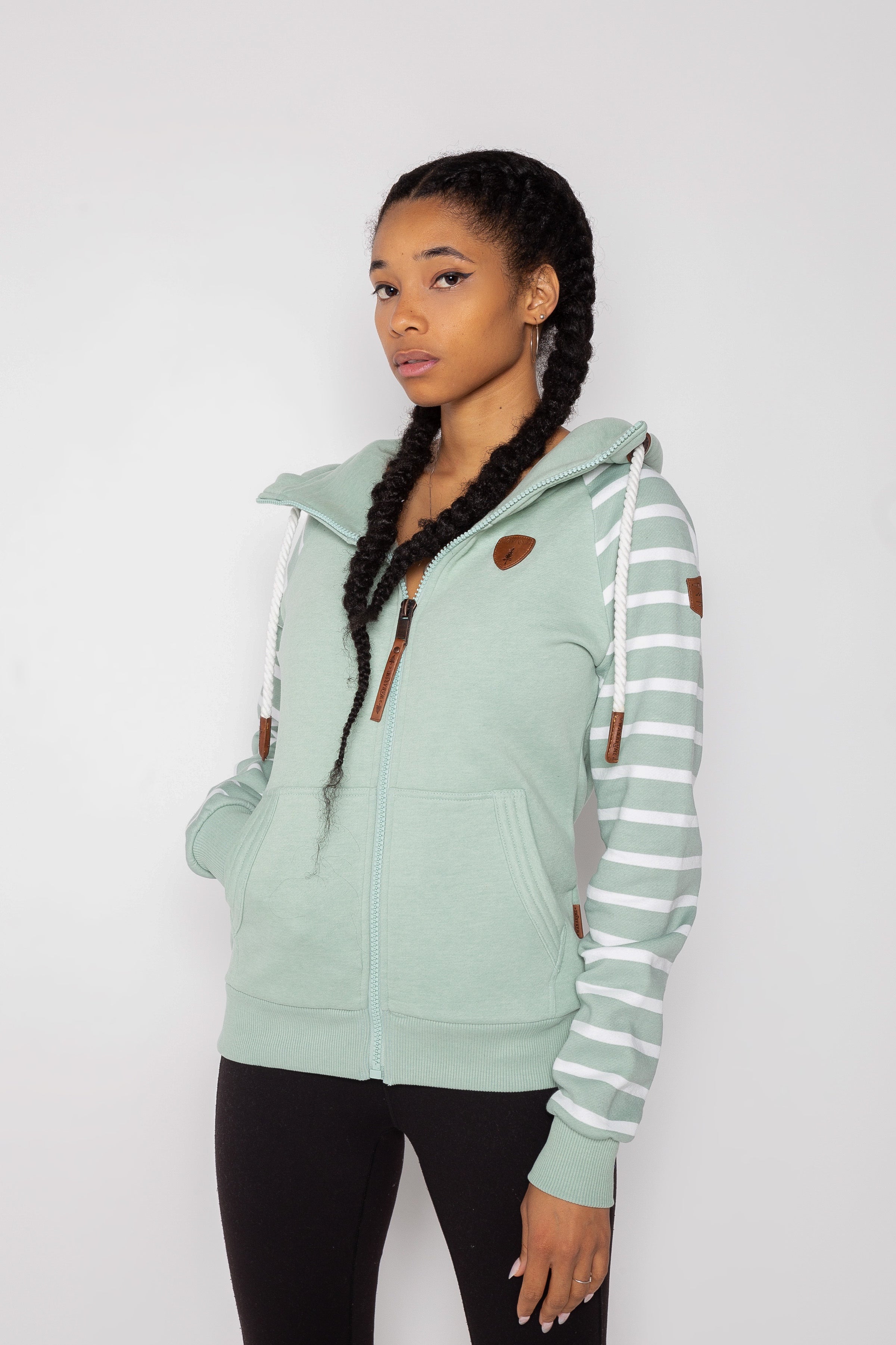 Hera Printed Stripe Sleeve Green Bay Packers Full Zip Hoodie Sweatshirt - Comfortable & Stylish for Game Day, Outdoor Activities & Casual Wear