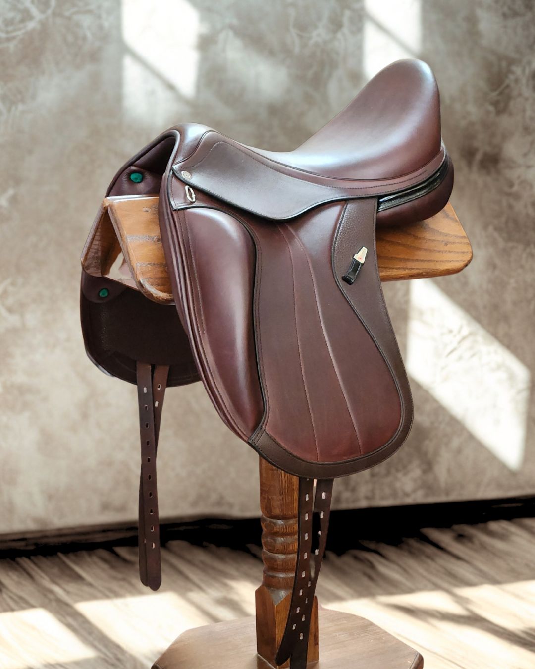 Equipe Glamour Custom E Carbon Dressage Saddle - Size 17 Medium | Premium English Riding Saddle for Dressage Competitions & Training