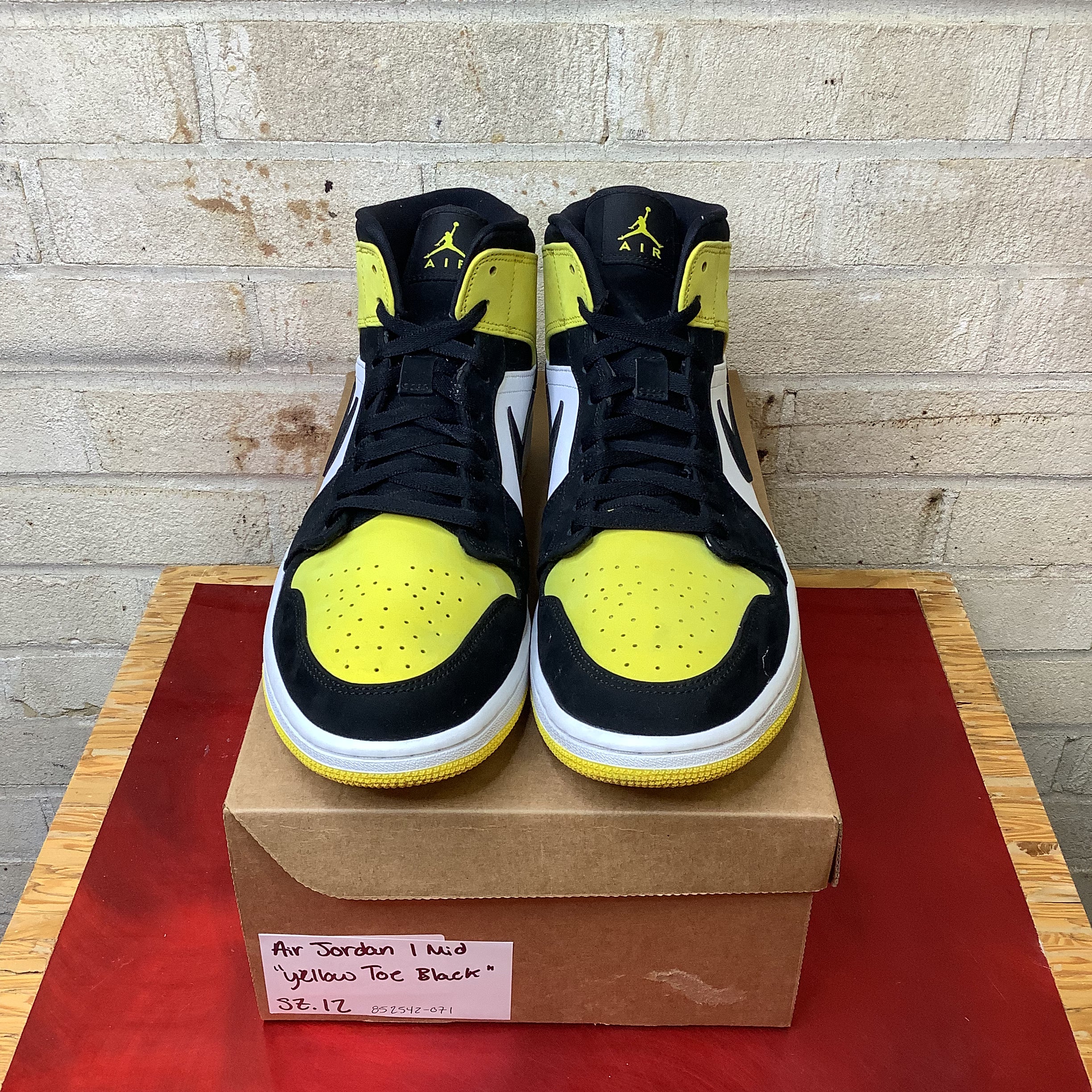 AIR JORDAN 1 MID YELLOW TOE BLACK SIZE 12 852542 071 - Men's Basketball Sneakers for Streetwear & Casual Outfits