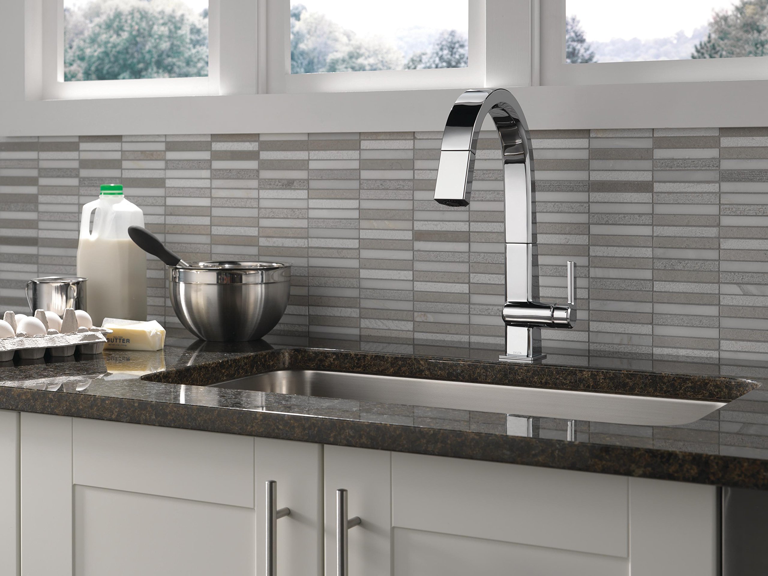 Delta 9193-DST Chrome Pivotal Pull-Down Kitchen Faucet with Magnetic Docking Spray Head - High Arc Modern Design for Easy Dishwashing & Food Prep - Perfect for Stainless Steel Sinks & Contemporary Kitchens