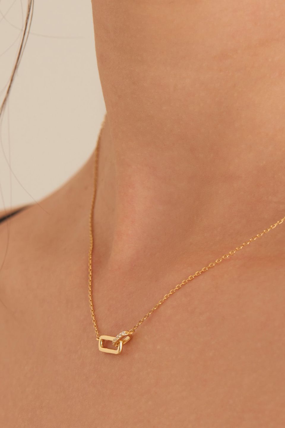 Glam Rock Gold Interlock Necklace for Women - Vintage 70s Style Layering Chain Jewelry - Perfect for Concerts, Parties & Boho Fashion