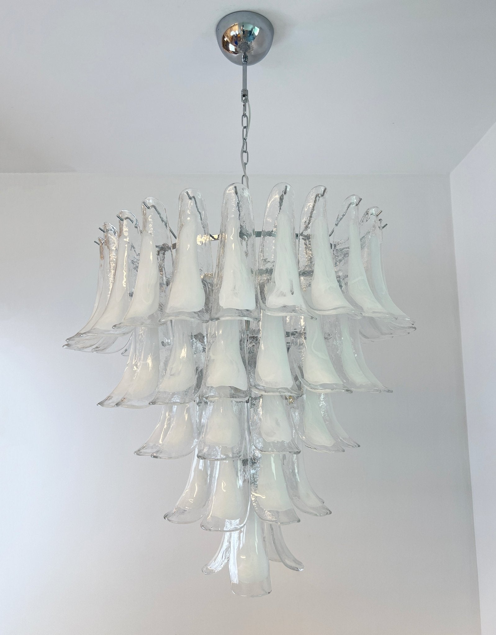 Exquisite Murano Glass Petals Chandelier - Handcrafted Italian Crystal Ceiling Light Fixture for Dining Room, Living Room & Bedroom Decor