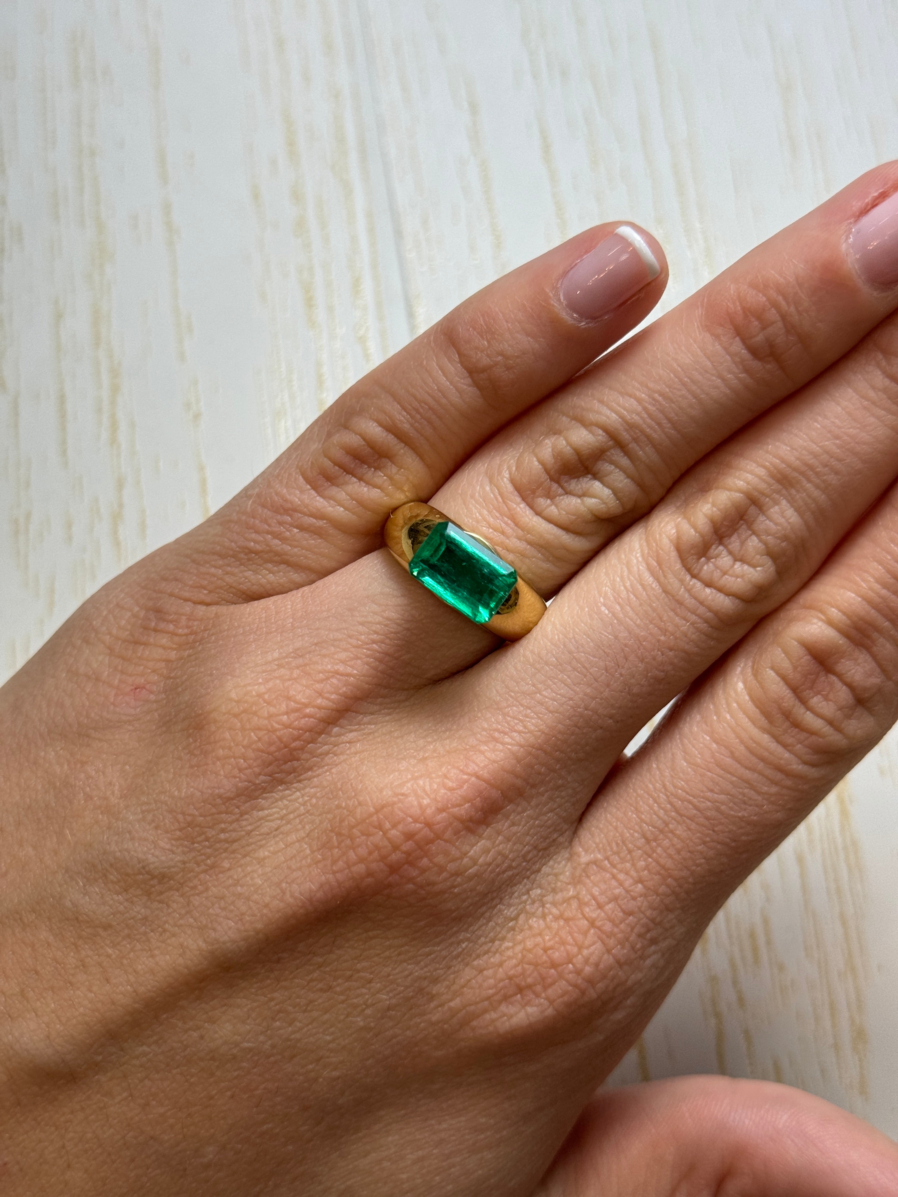 3.40 Carat GIA Certified Vivid Bluish Green Natural Loose Colombian Emerald - Elongated Emerald Cut Gemstone for Jewelry Making, Engagement Rings & Luxury Gifts