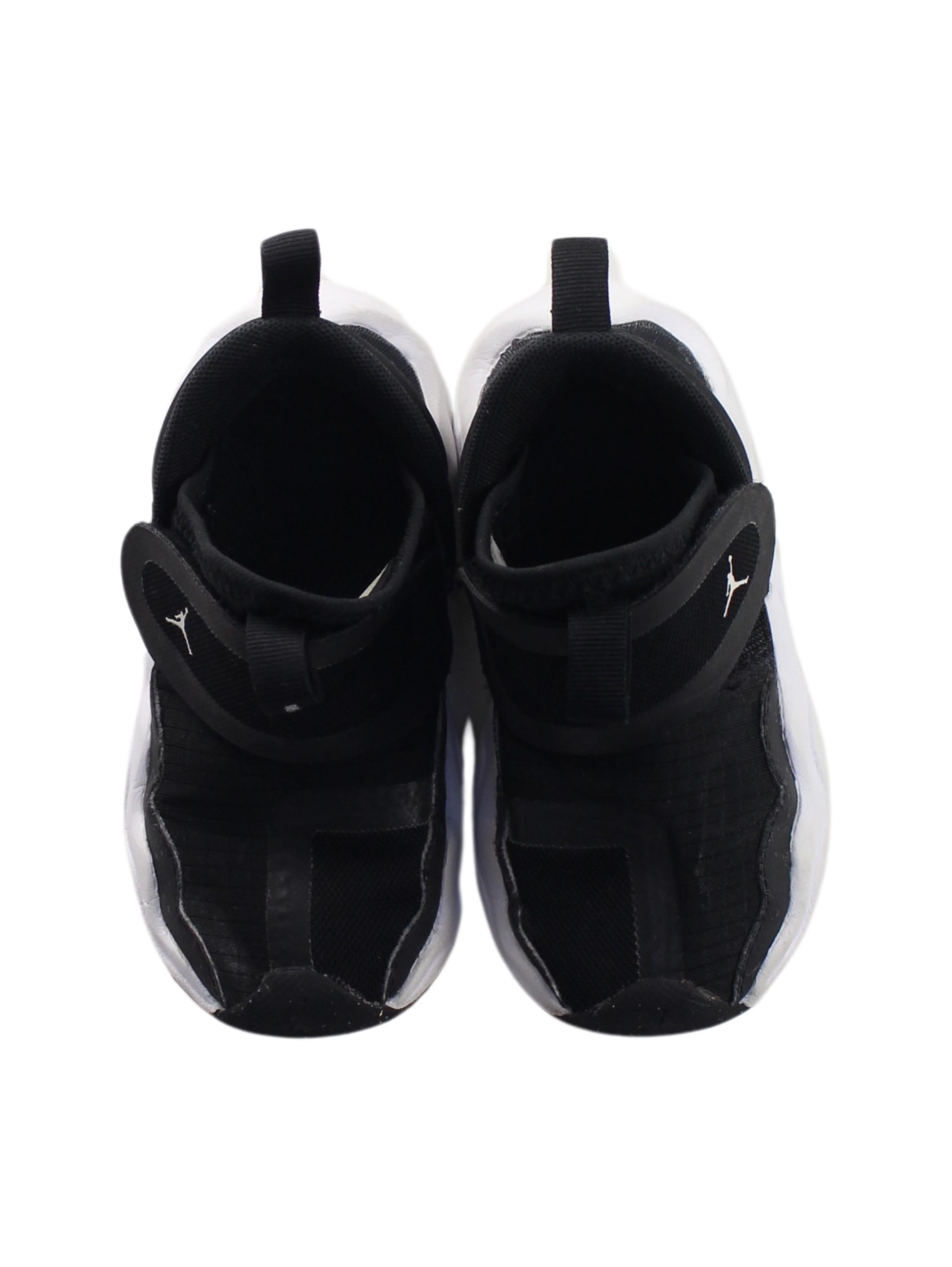 Air Jordan Retro Sneakers for Men - Size EU23 (US Men's 5.5) - Basketball Shoes for Performance & Street Style - Perfect for Court Games & Casual Wear
