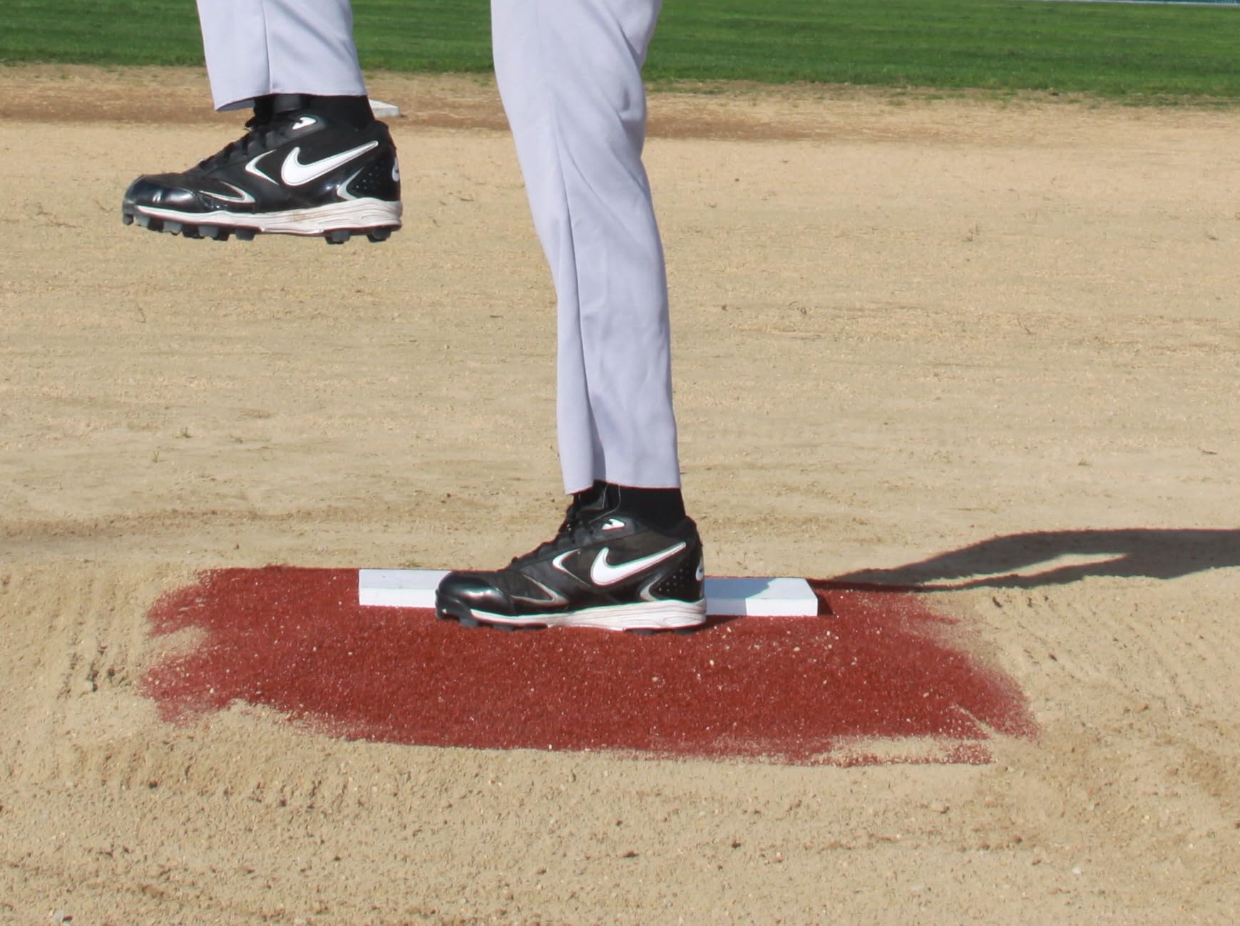 On Deck Sports One-Piece Pitching Mound for Baseball Training - Portable Practice Mound for Backyard, Youth Fields & Home Use - Perfect for Pitching Practice, Softball Drills & Backyard Games