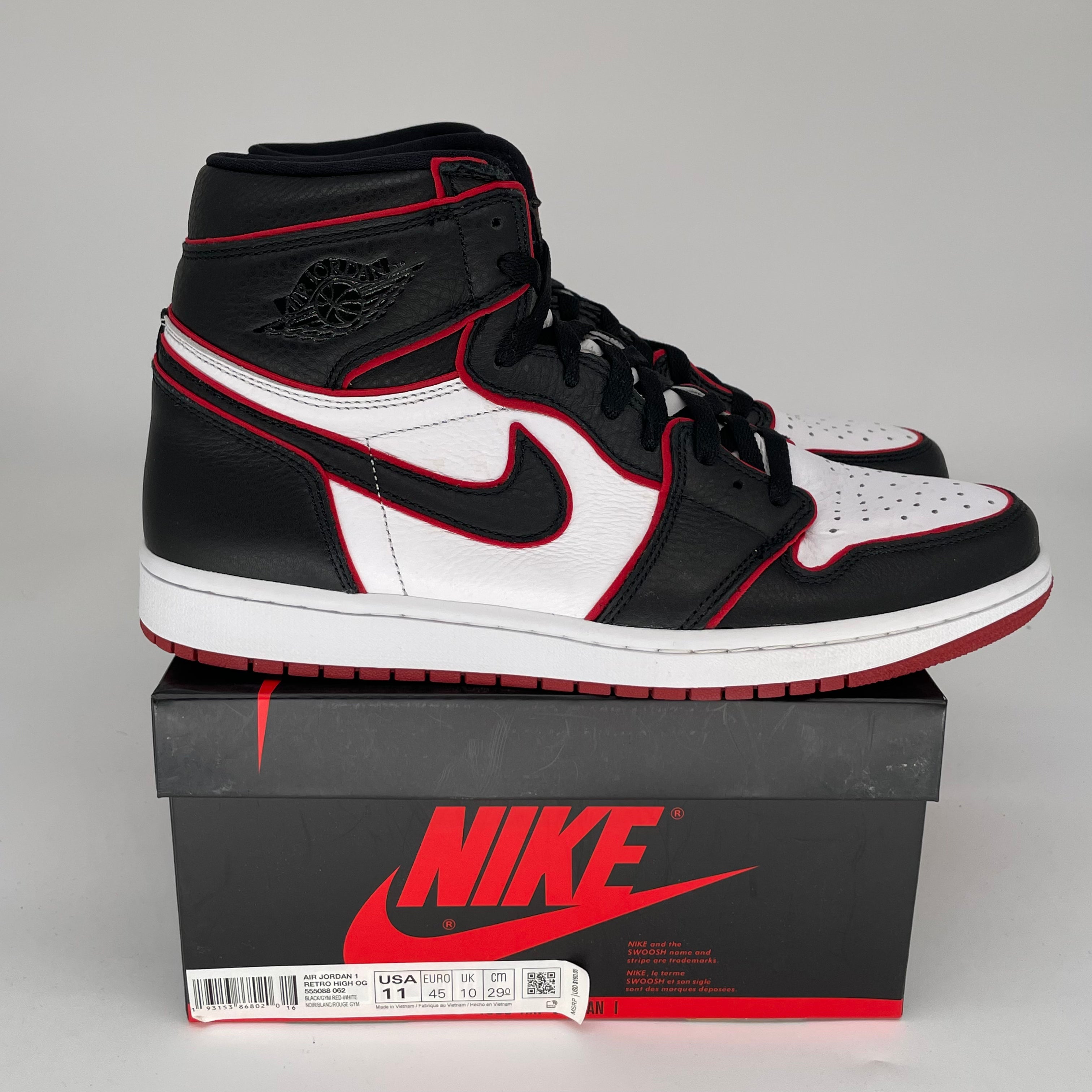 AIR JORDAN 1 BLOODLINE Men's Basketball Shoes Size 11 - 555088-062 | Retro High OG Sneakers for Streetwear & Casual Outfits
