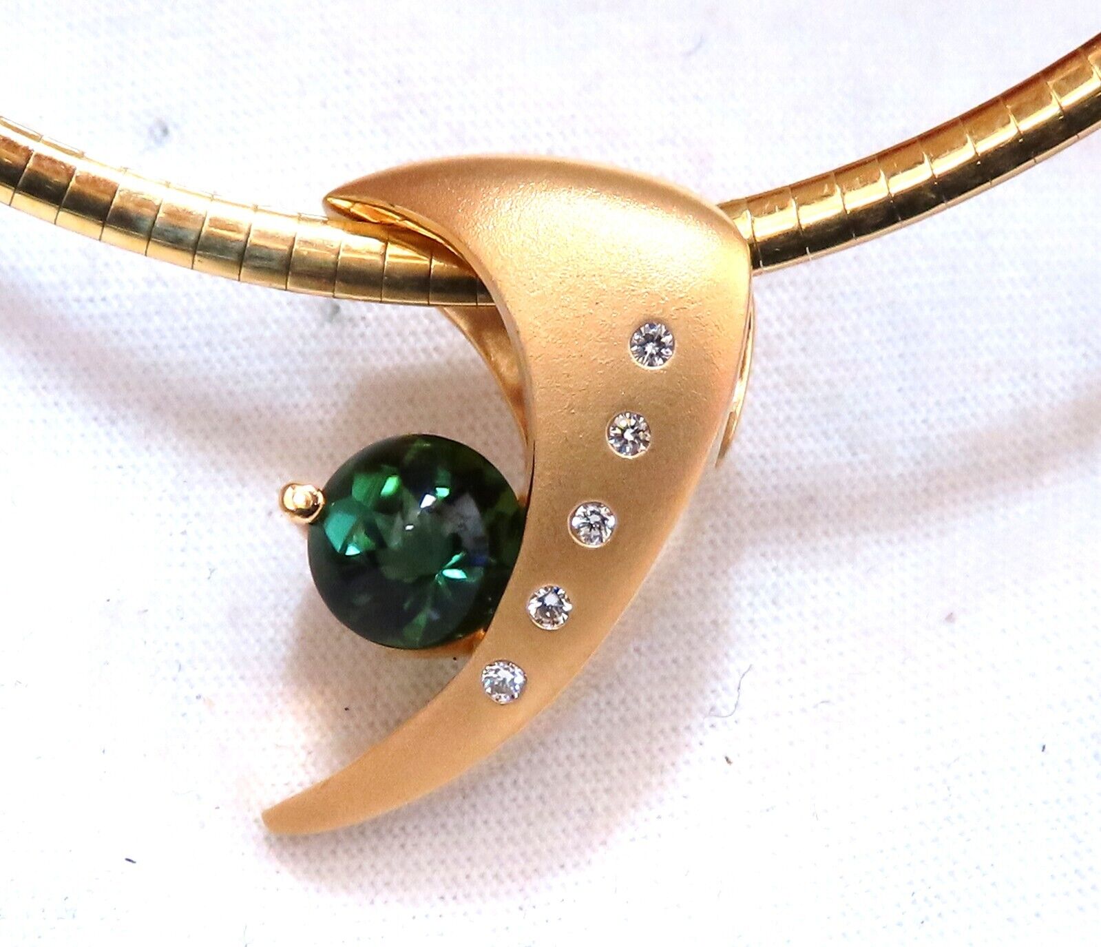 3ct Natural Green Round Tourmaline Mod Deco Necklace Omega 14kt Gold - Elegant Jewelry for Women, Perfect for Weddings, Parties & Special Occasions