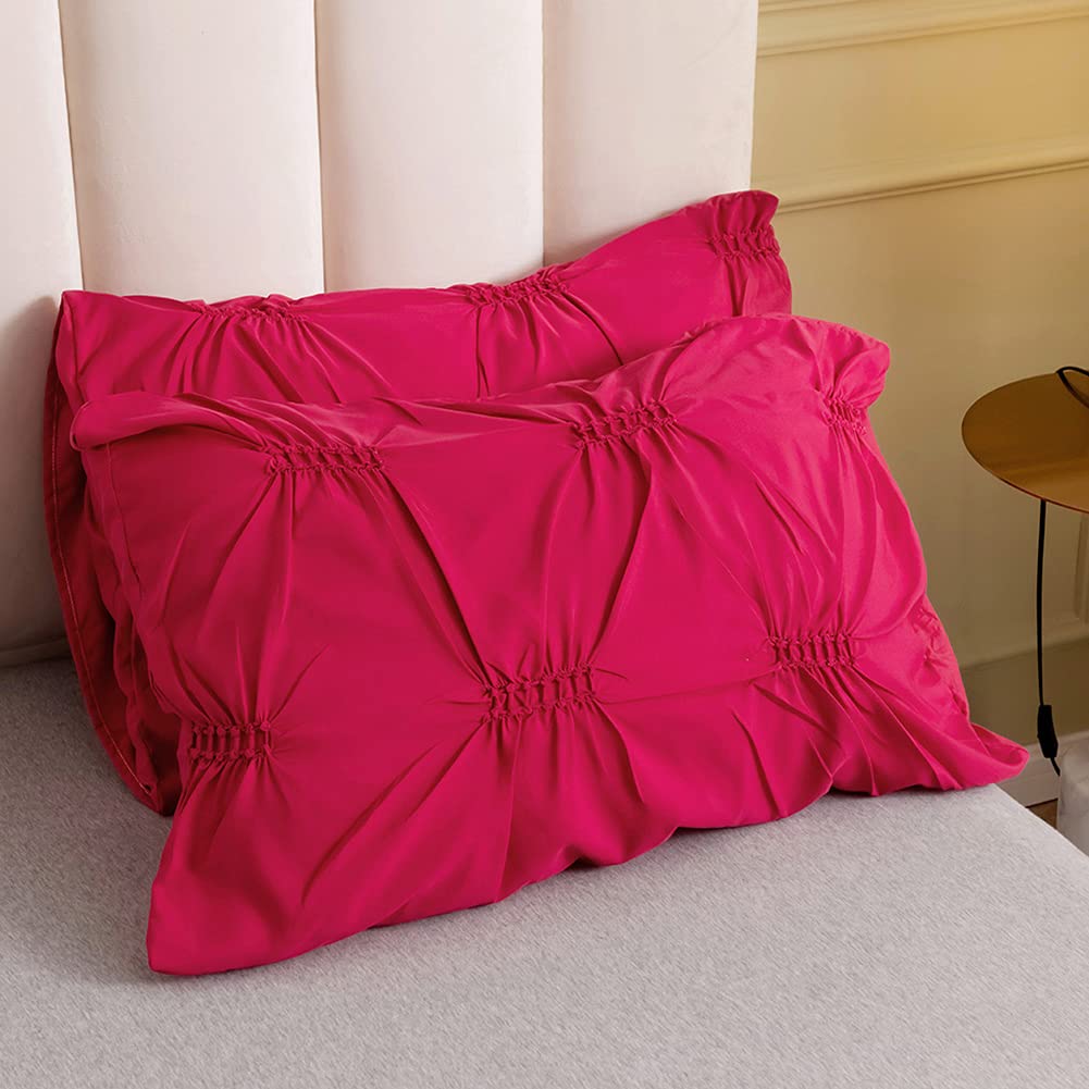 VCTOPS 3-Piece Pinch Pleated Duvet Cover Set - Ultra Soft Pintuck Comforter Cover with Zipper & 2 Pillowcases (Red, King Size) - Luxury Bedding for Master Bedroom, Guest Room & Hotel Decor
