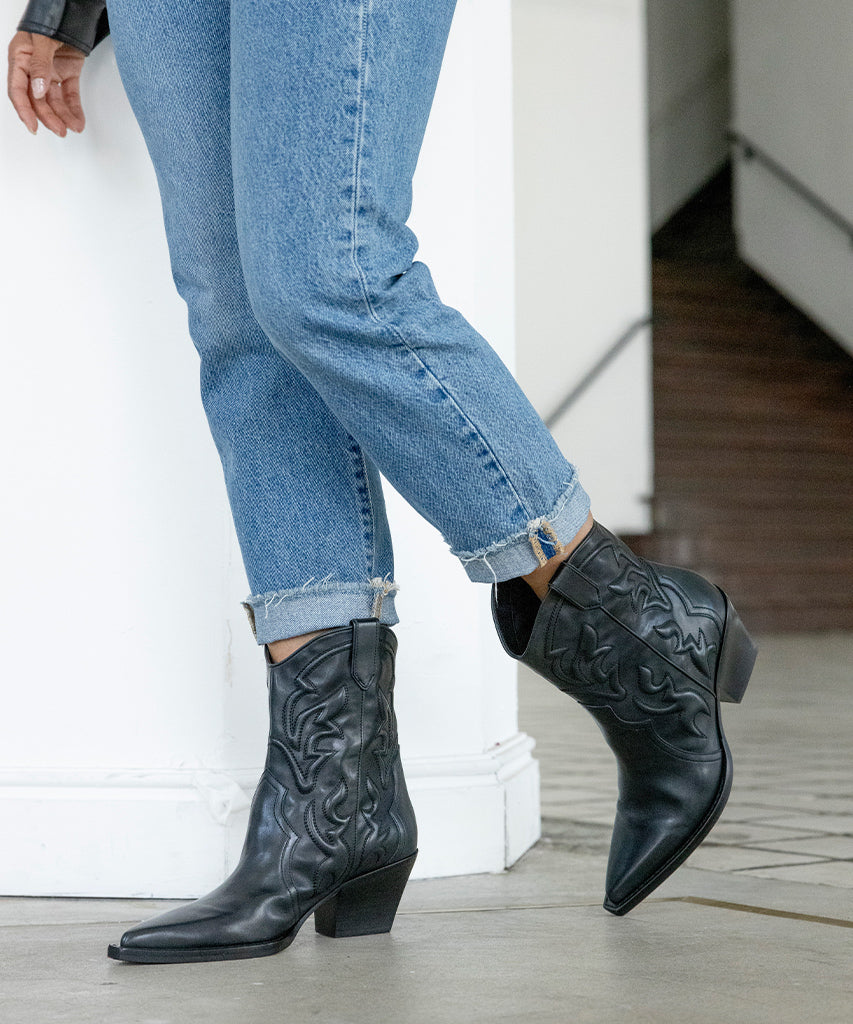 RIMONA Women's Black Leather Booties - Stylish Ankle Boots for Casual Outfits & Fall Fashion