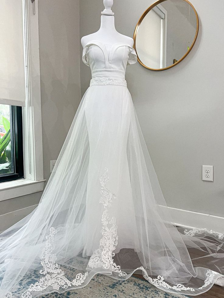Elegant Lace Mermaid Wedding Dress Applique Bridal Gown J4539 - Perfect for Beach, Church, and Formal Wedding Ceremonies
