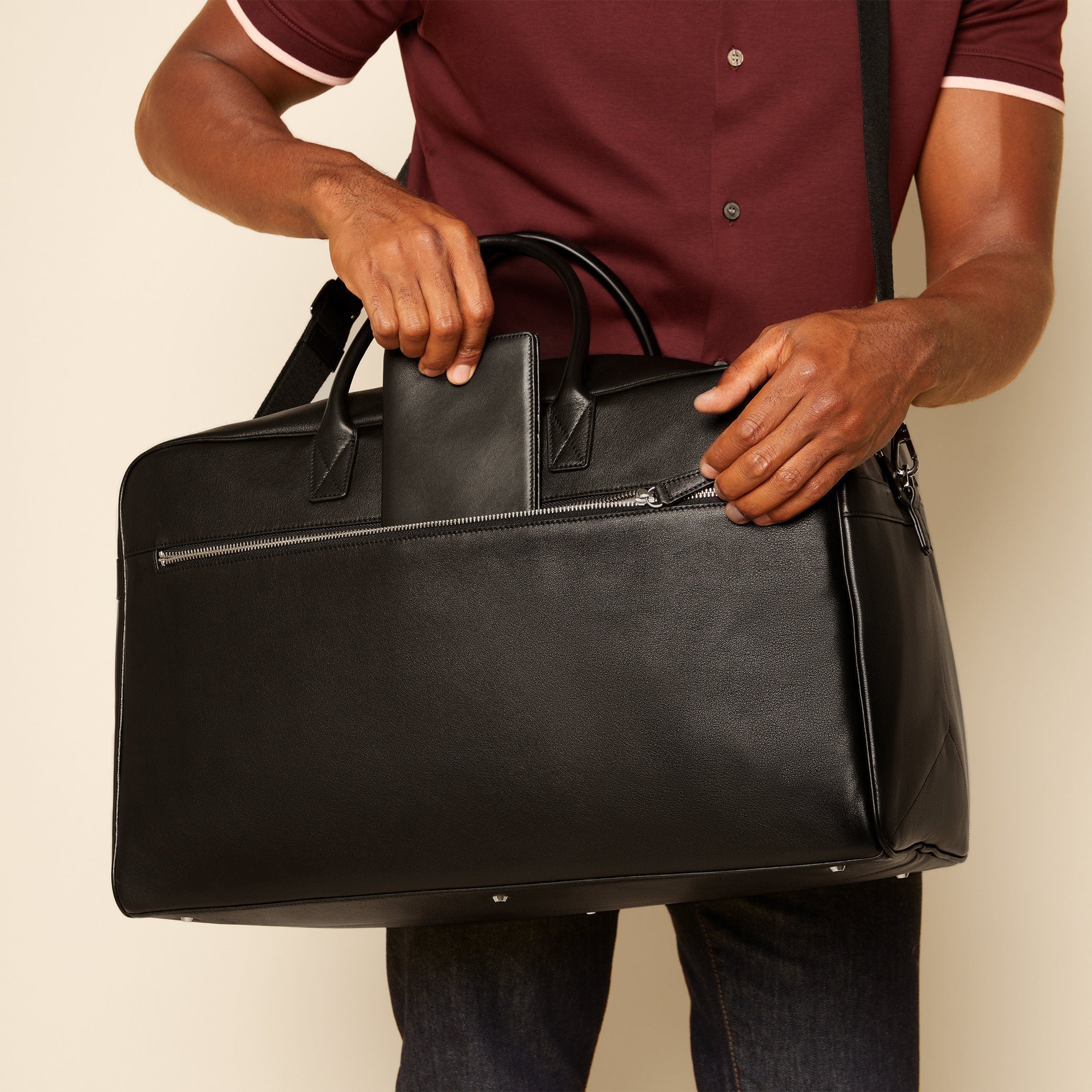 Premium Harwood Duffle Bag in Black Onyx - Stylish Travel & Gym Bag for Men & Women - Perfect for Workouts, Business Trips & Weekend Getaways