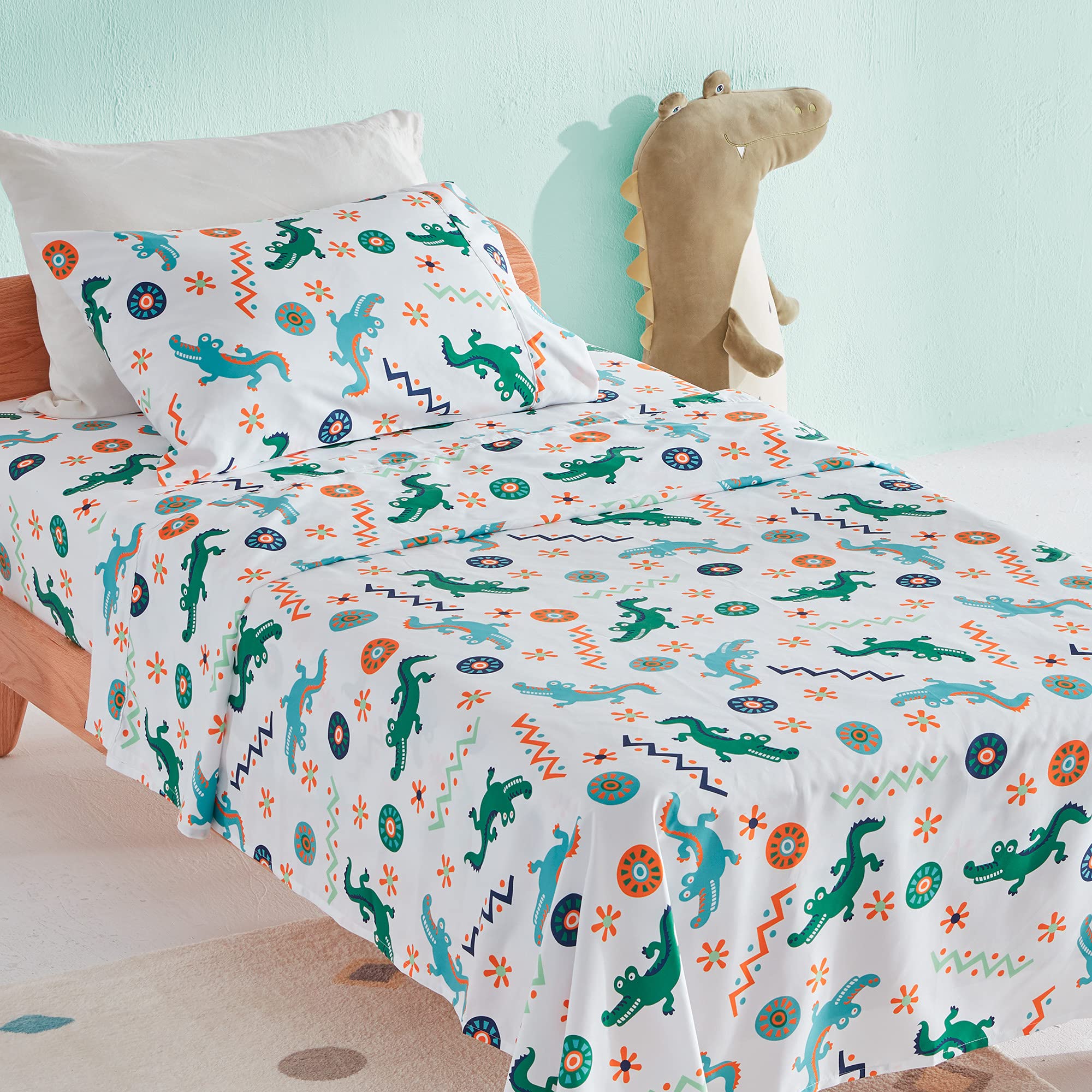 Kids Printed Queen Bed Sheets Set 4-Piece - Super Soft & Cute Crocodile Design Bedding with Flat Sheet, Fitted Sheet & Pillowcases - Perfect for Children's Bedrooms, Sleepovers & Nursery Decor