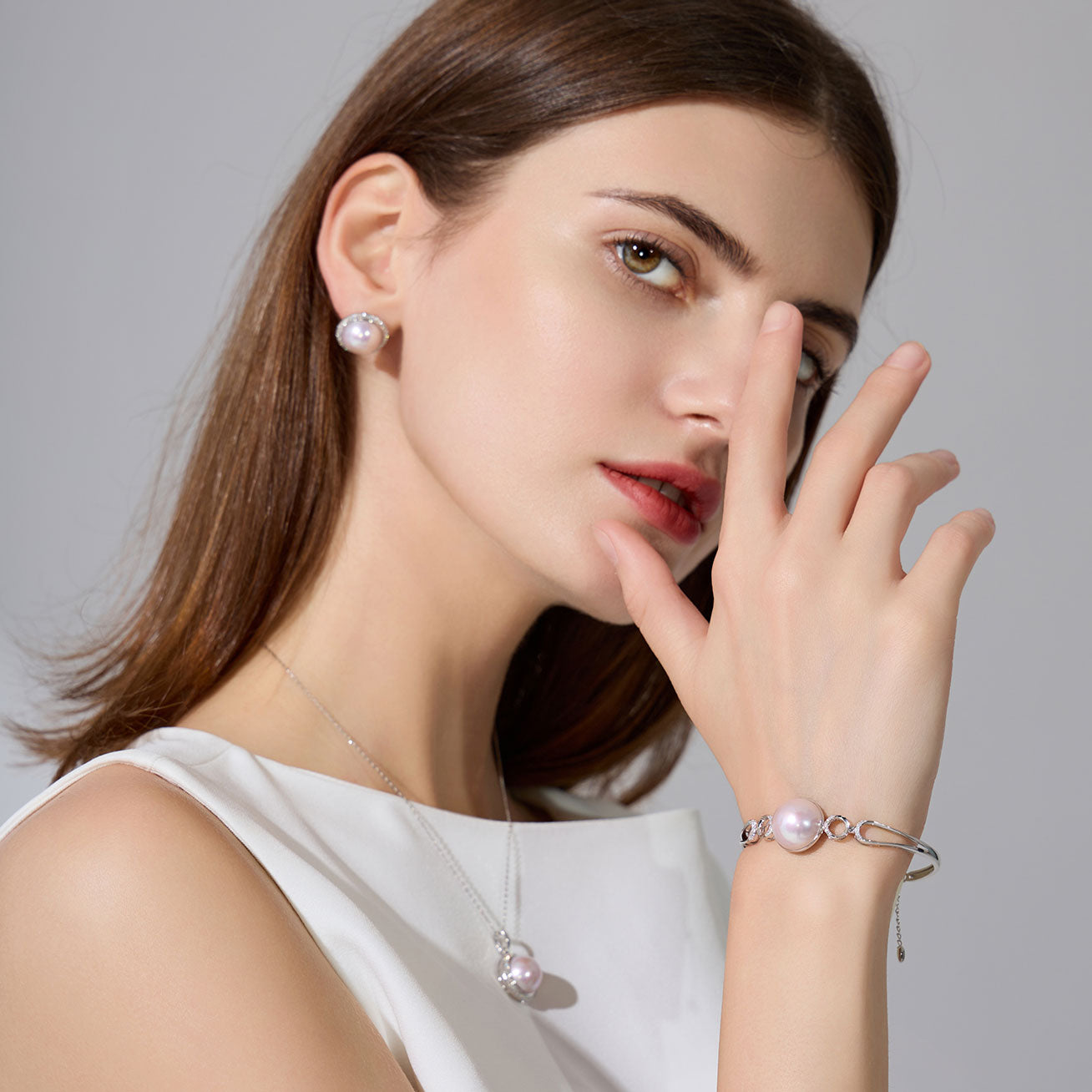 18K Gold Diamond & Edison Pearl Bracelet for Women - Elegant Luxury Jewelry Gift for Anniversary, Birthday, Wedding | Perfect for Formal Events & Special Occasions